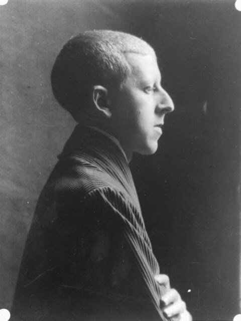 Intersecting Identities in the Images of Claude Cahun 