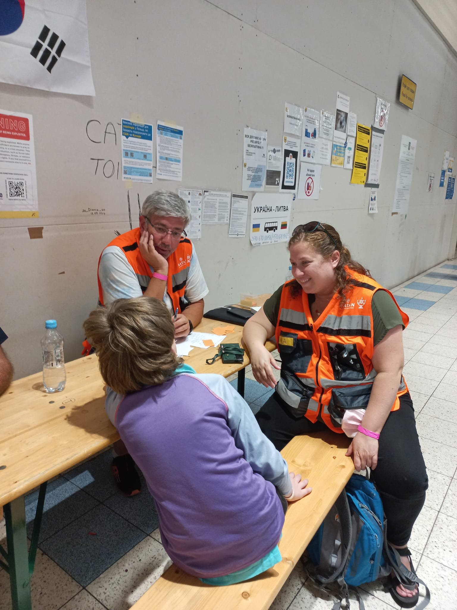 Social Workers Hila Geva and Evgen Miroshnychenko counseling a young refugee at the Przemysl transit center