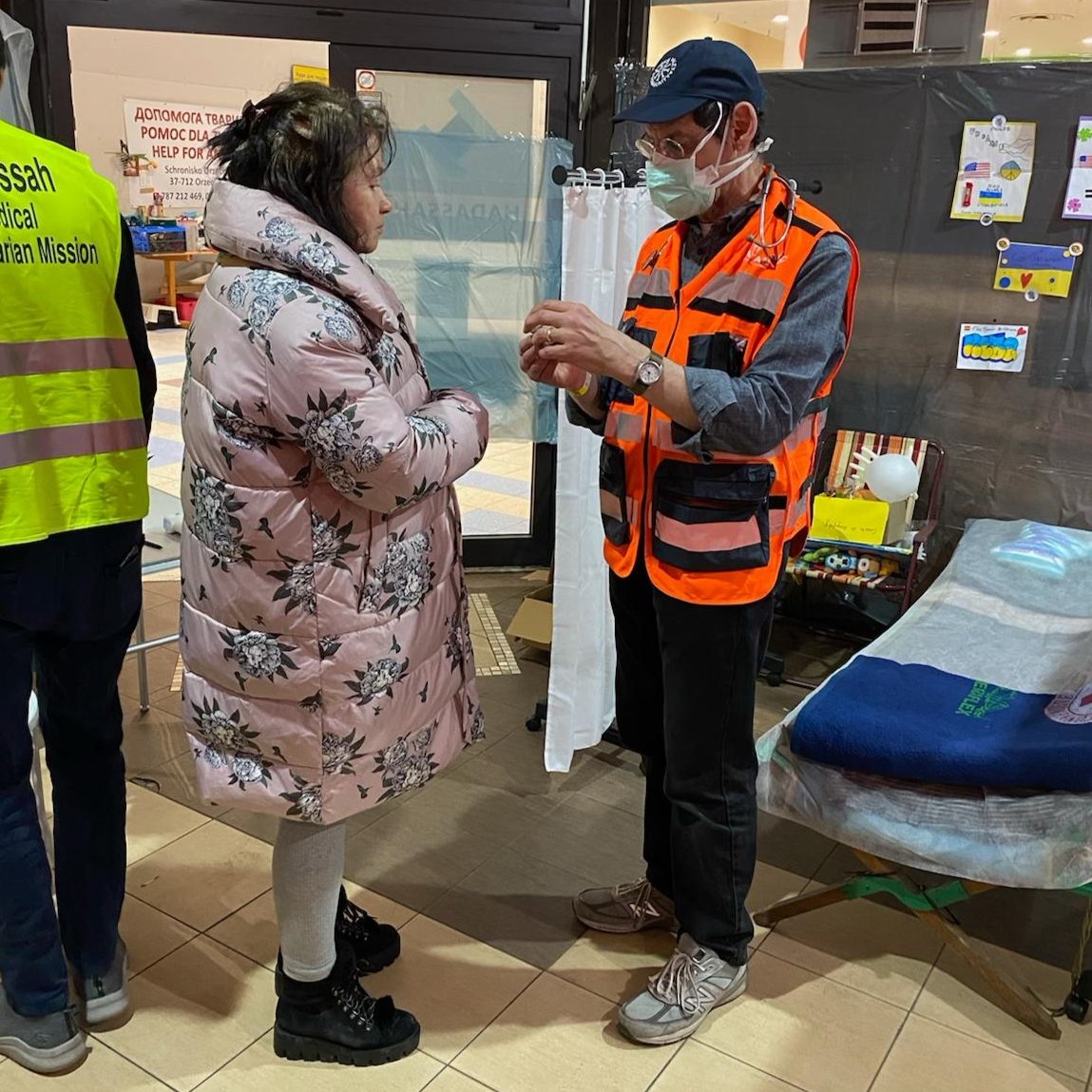 Dr Avery Hart speaks with a patient at the refugee center clinic