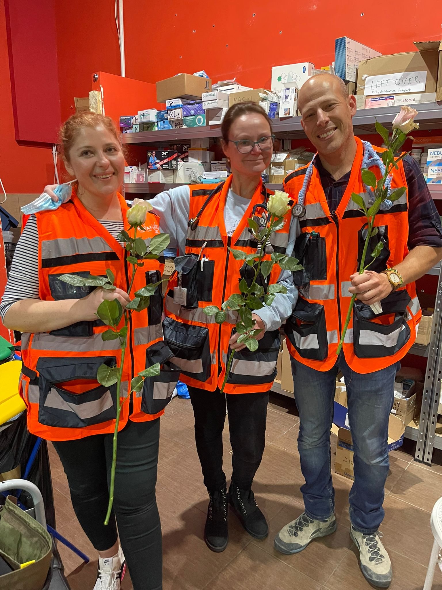 L-R: RN Liana Sholomovich, Dr. Iryna Beylin, Dr. Dan Sela with roses presented to them by Polish volunteers