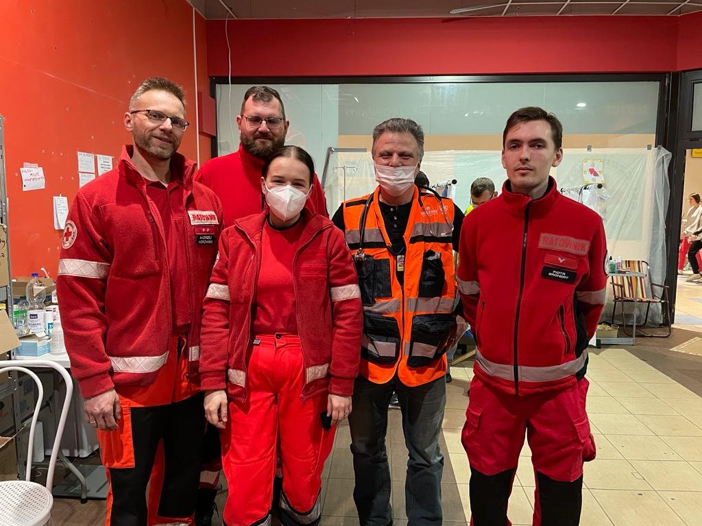 NATAN volunteer MD Simon Raskin (center) with volunteers of Polish Red Cross