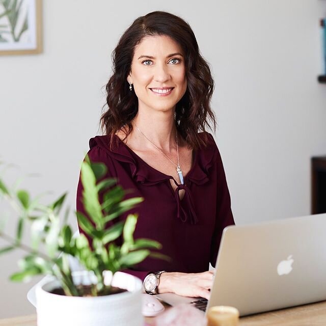Do you have a thyroid condition?
Then I have some exciting news for you!🎉
⠀⠀
🦋I have created &ldquo;THYROID RESET&rdquo; - a holistic 12 week program helping you address the underlying issues of your thyroid and autoimmune condition so that you can