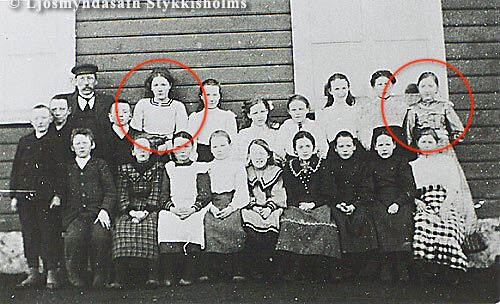 Margrét Magnúsdóttir and Júlíana Magðalena Jónsdóttir with schoolmates