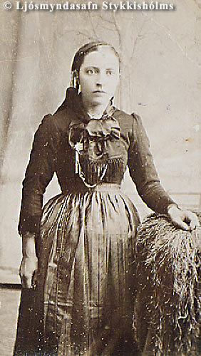 Hansína Lilja Jónsdóttir, youngest sister of Júlíana and Eyjólfur