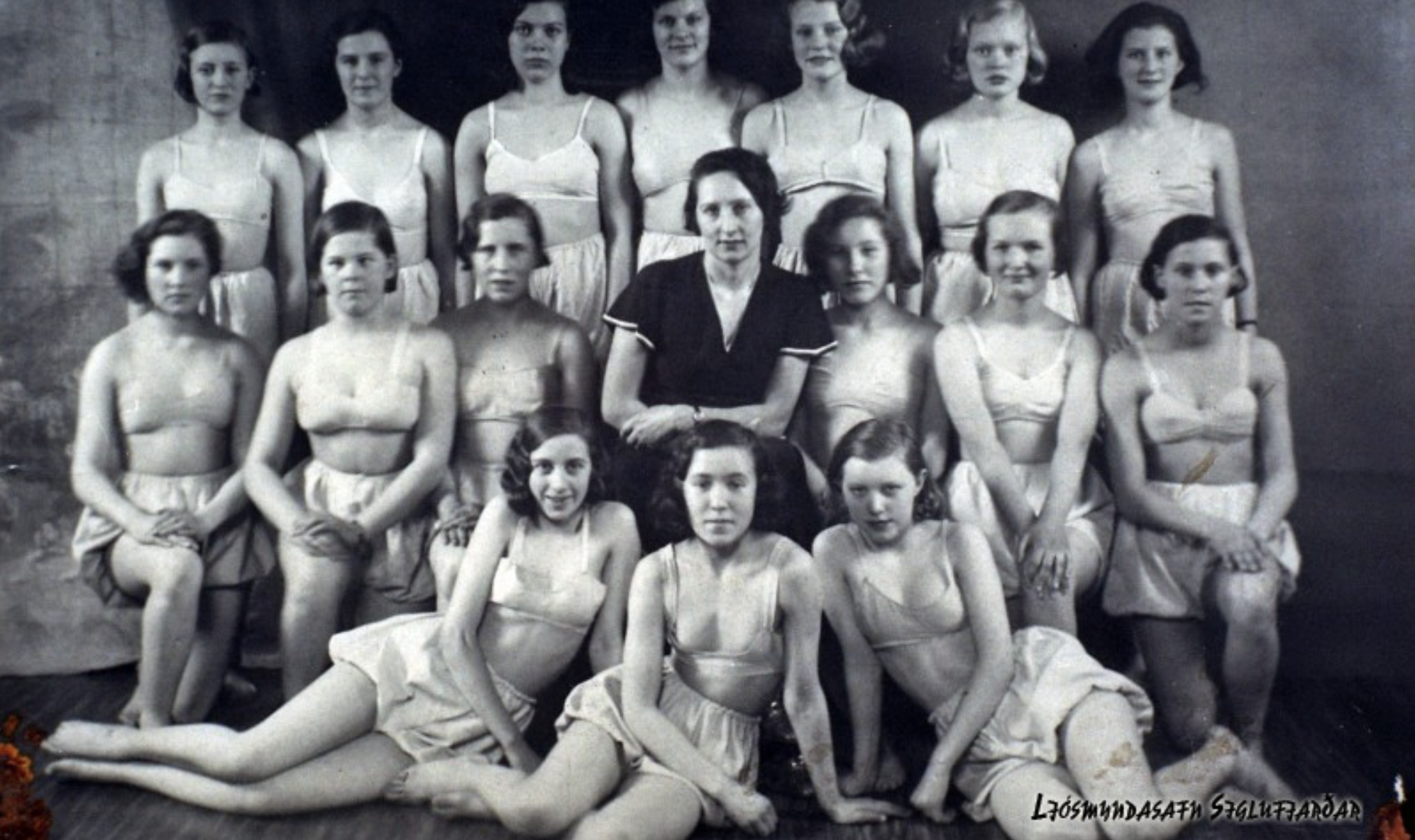 Hulda Karen, standing third from the right, with her gymnastics team