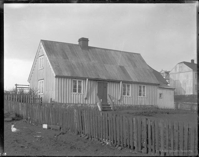 Suðurgata 2, taken sometime between 1902-1915, by Pétur Brynjólfsson.