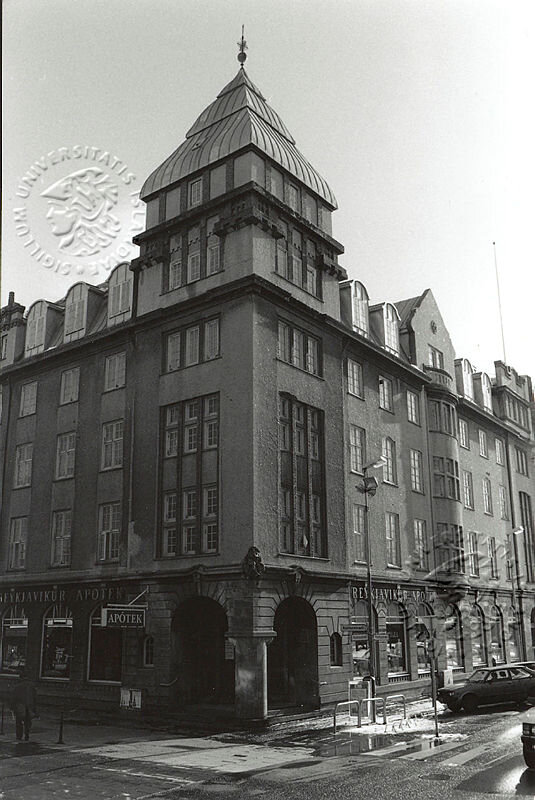 The Reykjavíkur apótek pharmacy, when it operated at Austurstræti 16.