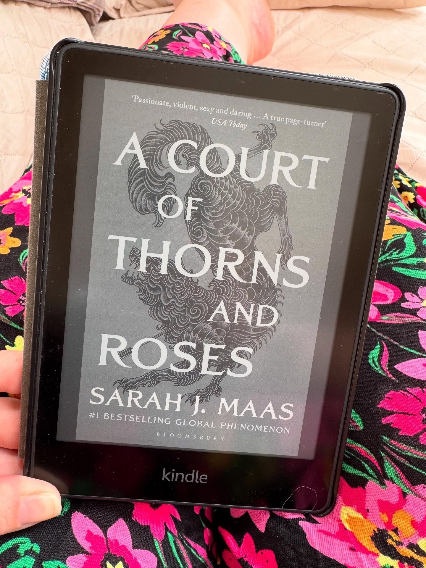 Some holiday reading while it rains&hellip; also; loving my new colourful trousers 🌺 📖 #amreading #acotar
