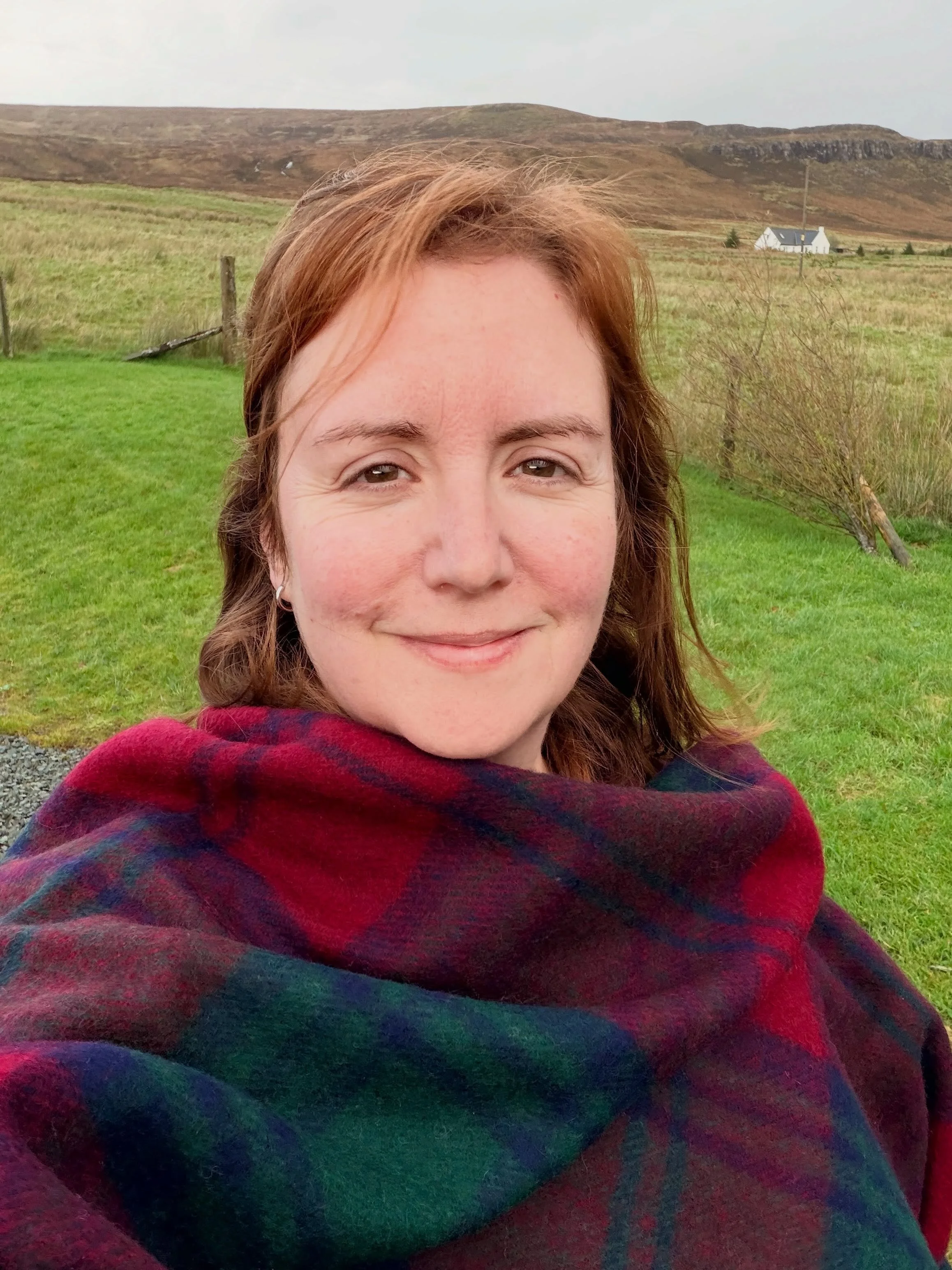 Modelling my new Lindsay tartan poncho in Skye, because of course&hellip; #LindsayClan 🏴󠁧󠁢󠁳󠁣󠁴󠁿