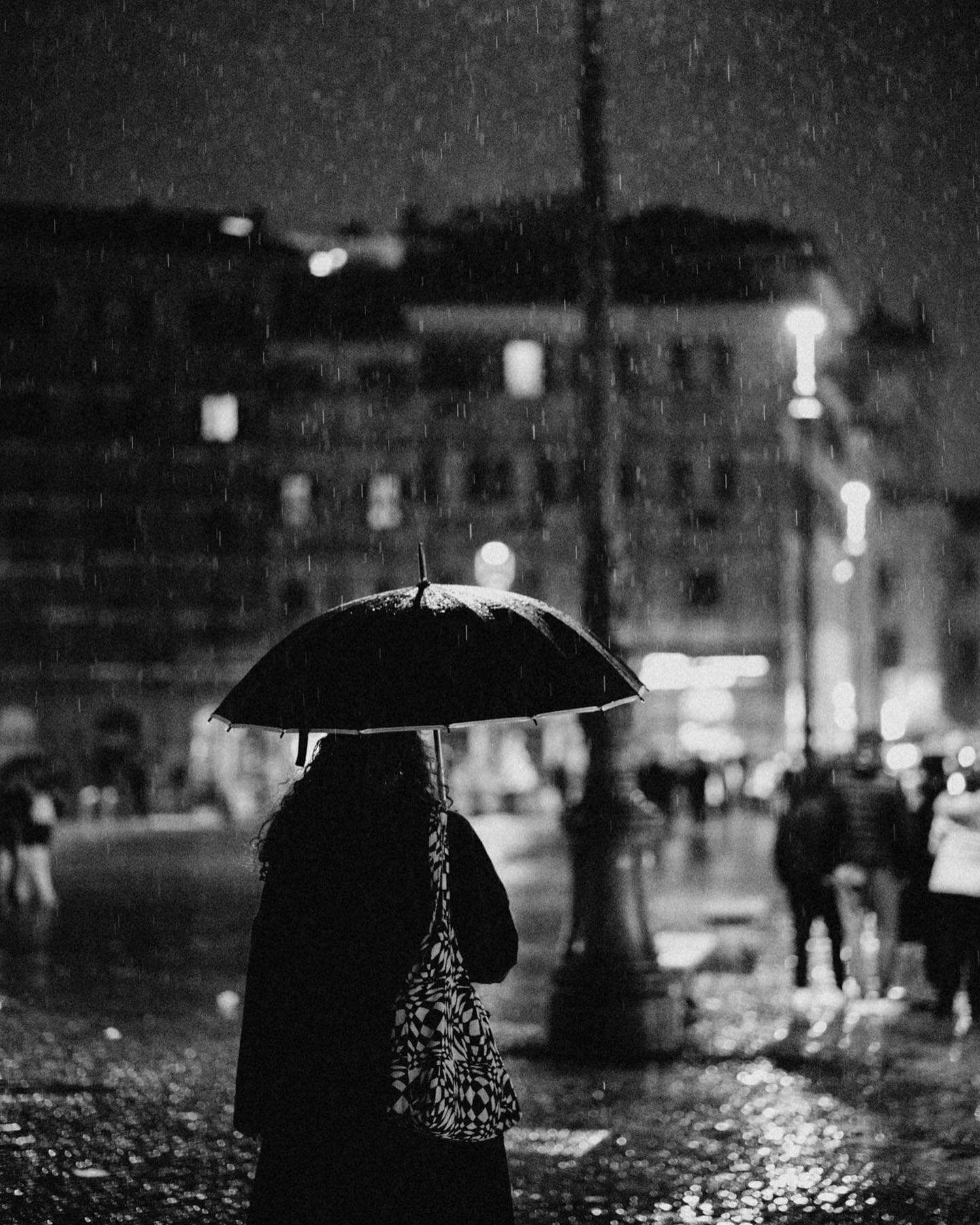 Notte in bianche e nero 🖤🤍
.
.
.
#ig_italia #igersitalia #igpic_roma #igersroma #visitrome #bellezzediroma #bellezzeitaliane #romamore #romabestphoto #italian_places #beautifuldestinations #volgoroma
#italy #romacapitale #romani #igersroma #italy #