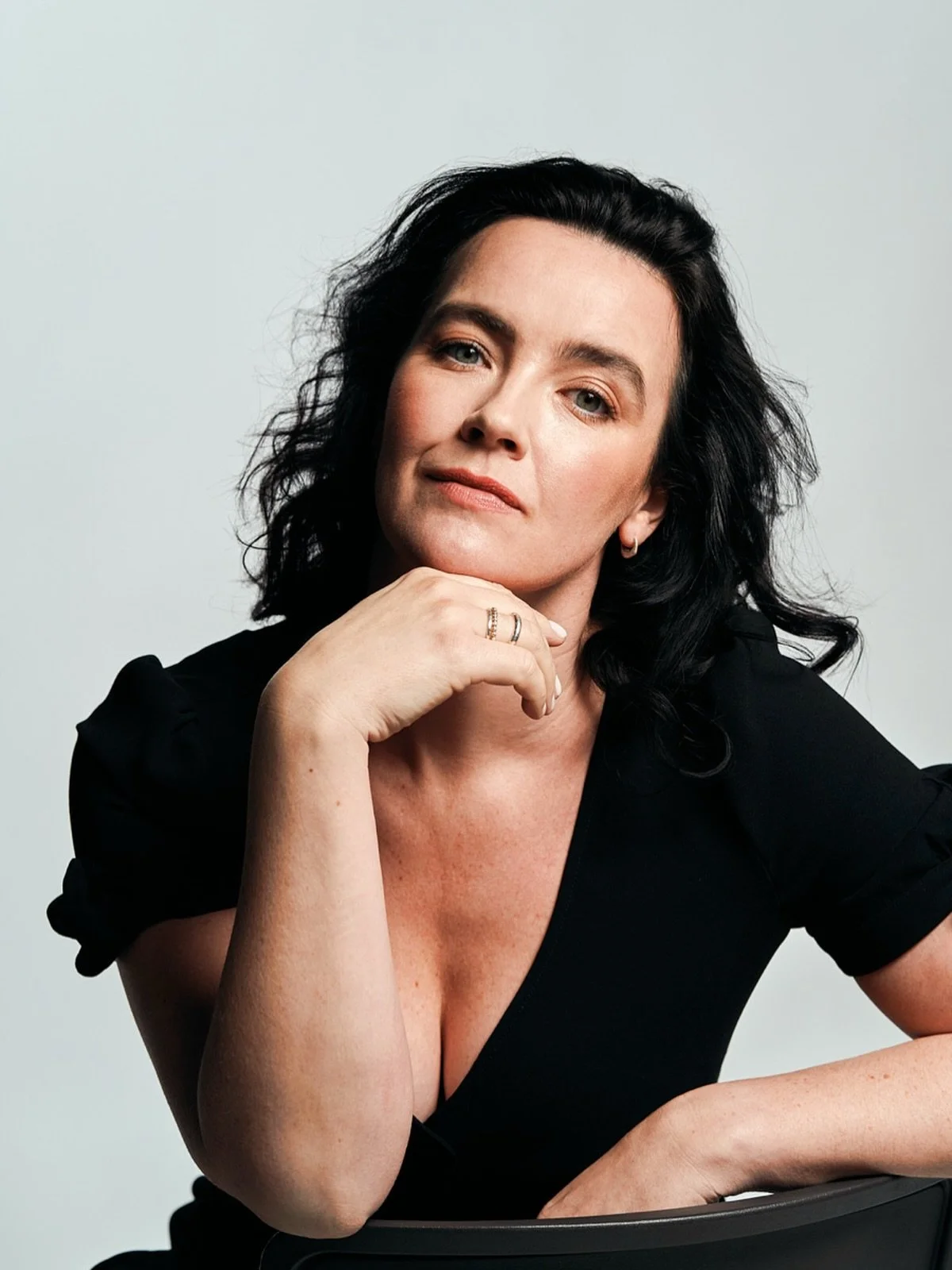 From the photosession with @iunoconno back in January! 🤍🩵🩶
.
With an amazing assistant @ciaraninns 💡📸
MUA @goshkamuah 💄
.
.
.
#headshotlondon #londonphotographers #operasinger #studiophotographer #sonyalpha