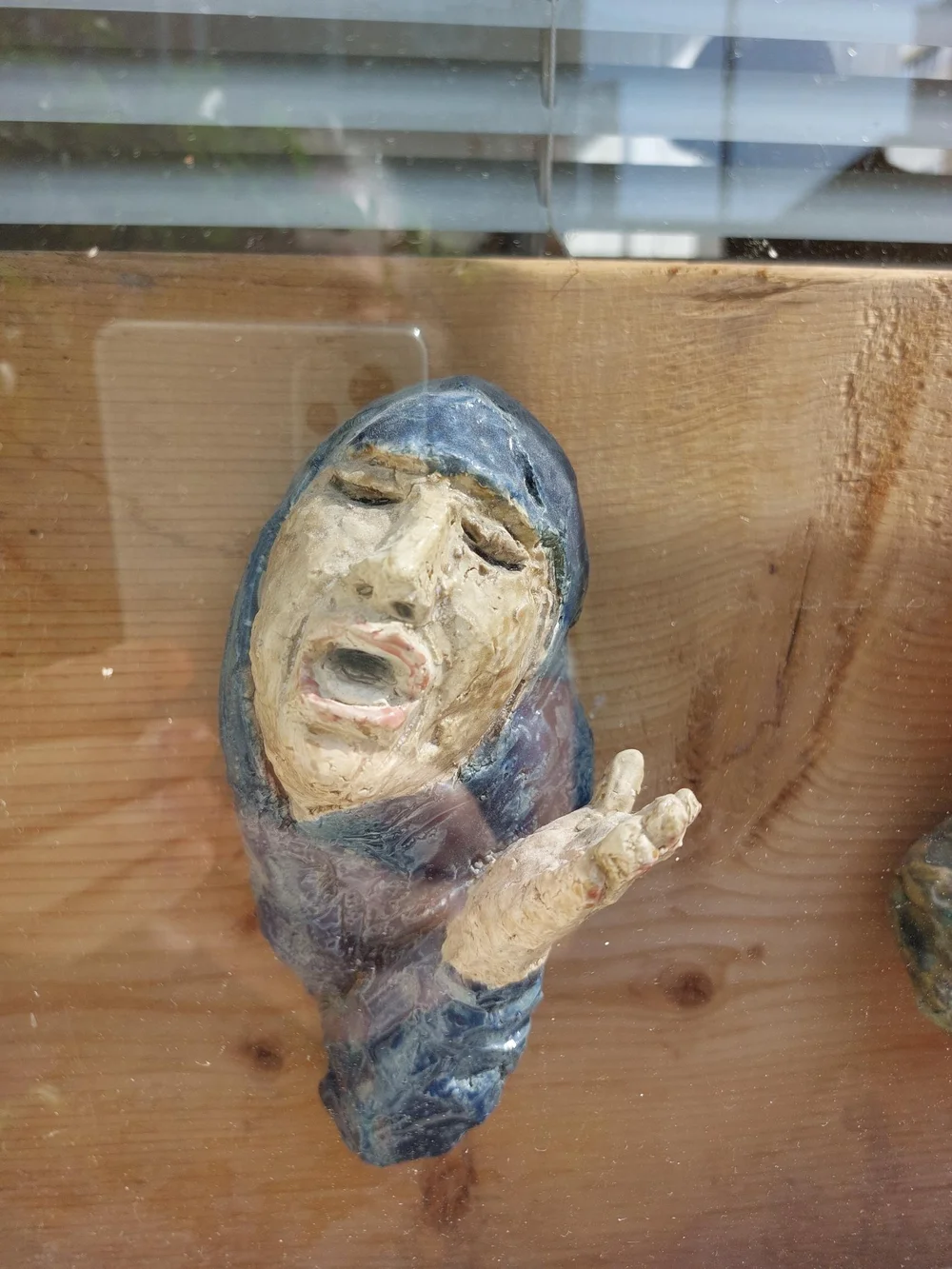 keramiek achter de ramen in Middelburg.jpg