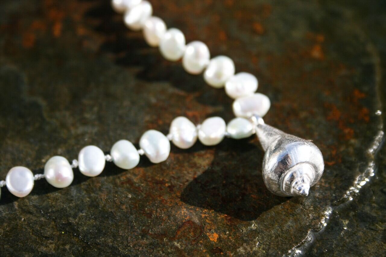 Lång Skal on Ivory pearls.jpeg