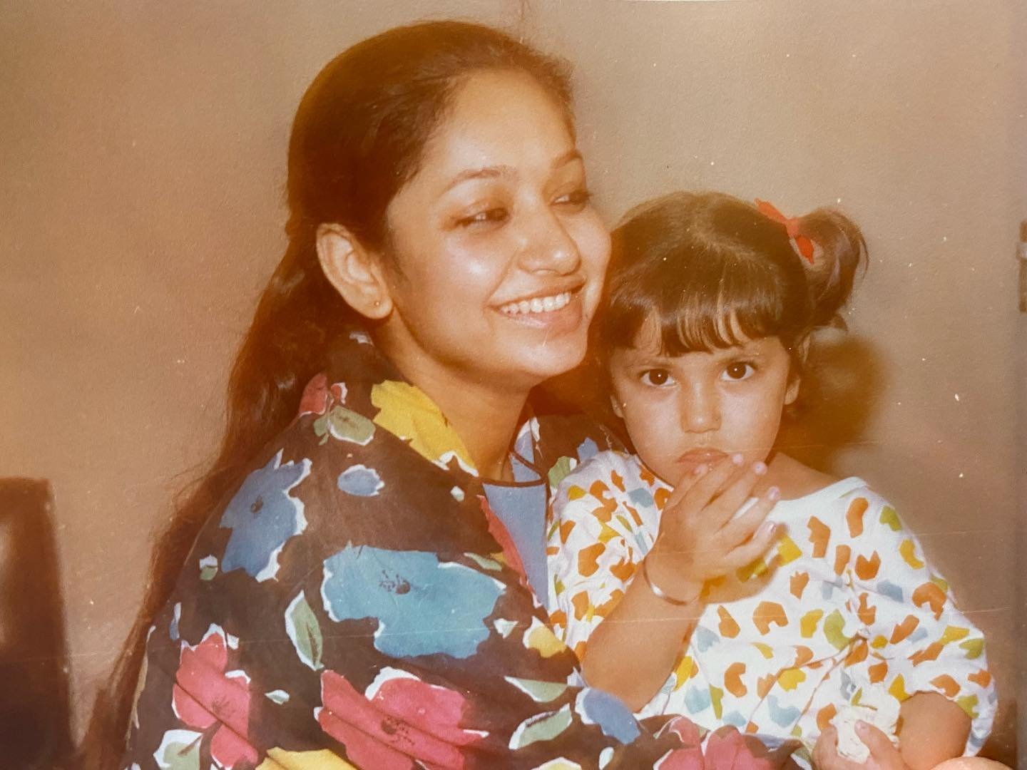 Happy Mother&rsquo;s Day to my favourite @renukaarora ! Our 80s pattern game was strong 😍