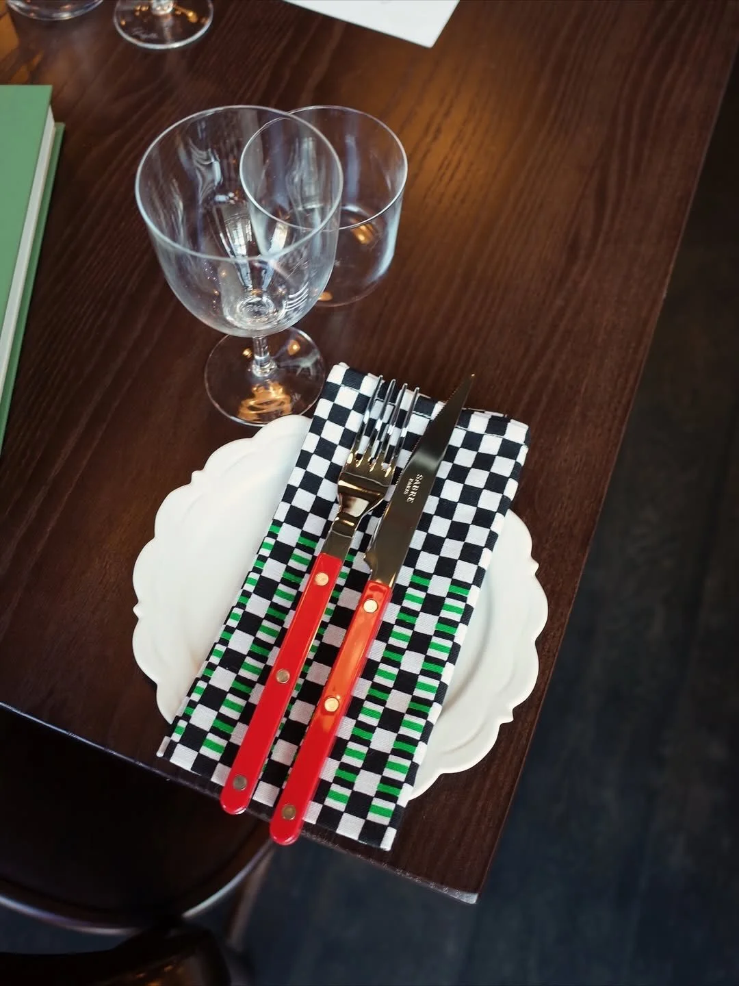 Find Yantra kitchen textiles for Tiipoi at the Dishoom Loves Market this weekend! Love this shoot that @glassette did at @cafececilialondon a while ago 🏁

@tiipoi @dishoom 

#kanganarora #kanganaroratextiles #kanganaroraxtiipoi