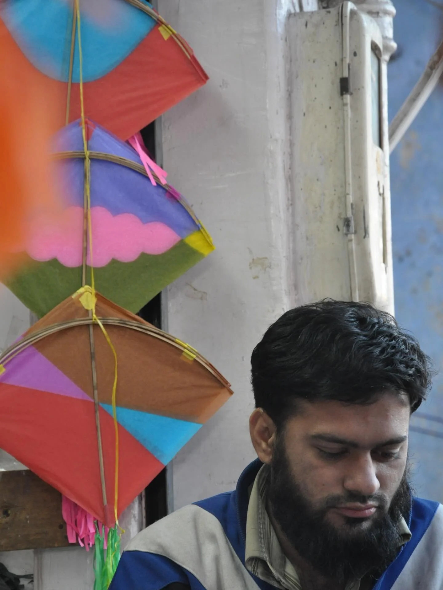 Happy Uttarayan! 🪁🪁🪁

My love of kites started a long time ago&hellip; such fond memories of running around the old city of Ahmedabad with @meanestindian 

#uttarayan #kitefestival #india #ahmedabad #kanganarora