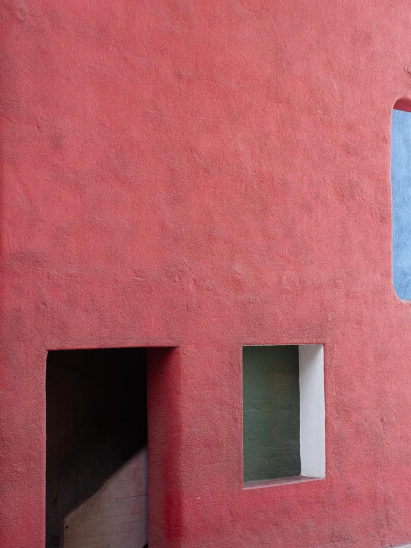 Planning our India trip (we go in a couple of weeks!) So excited to be going back to Chandigarh after many years&hellip; please send any tips and recommendations 

Took these photos of the Capital Complex on my last trip there in 2016 ❤️💛

#chandiga