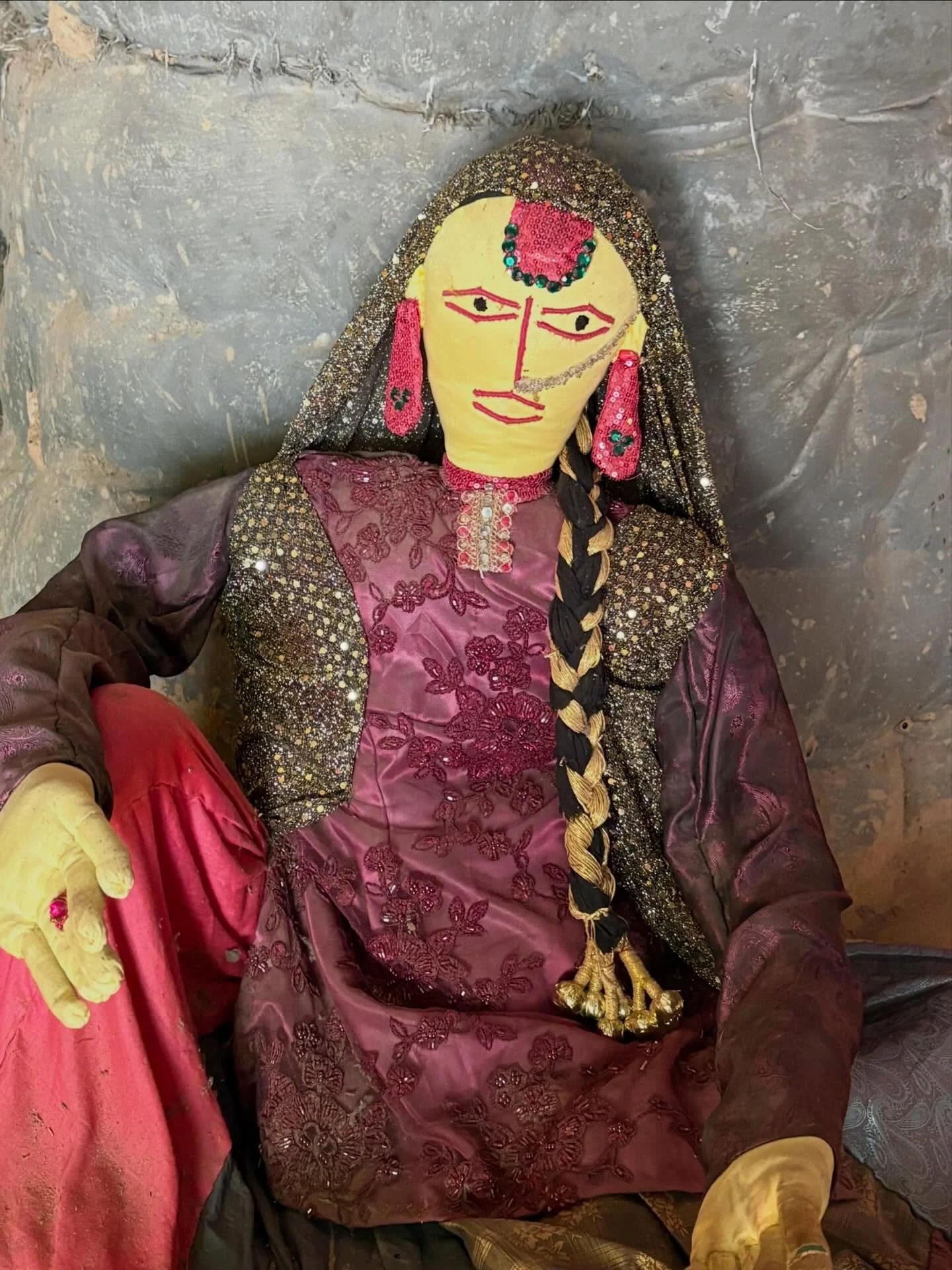 Nek Chand&rsquo;s fabric works&hellip; after seeing a few at the Gallery of Everything last year, I was so excited to find a whole display showing Indian village life at Rock Garden. 

These colours. These faces. 

#nekchand #rockgarden #chandigarh #