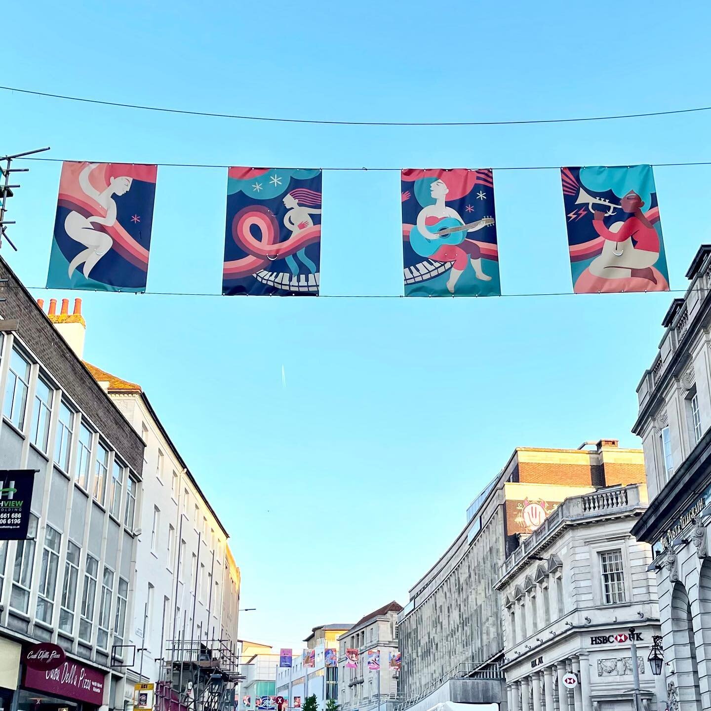 Had to get up ridiculously early in order to photograph my banners in the streets of Brighton without getting run over by a bus! So happy to be part of this project for @brilliantbrighton , brightening up our streets for the summer 🌞