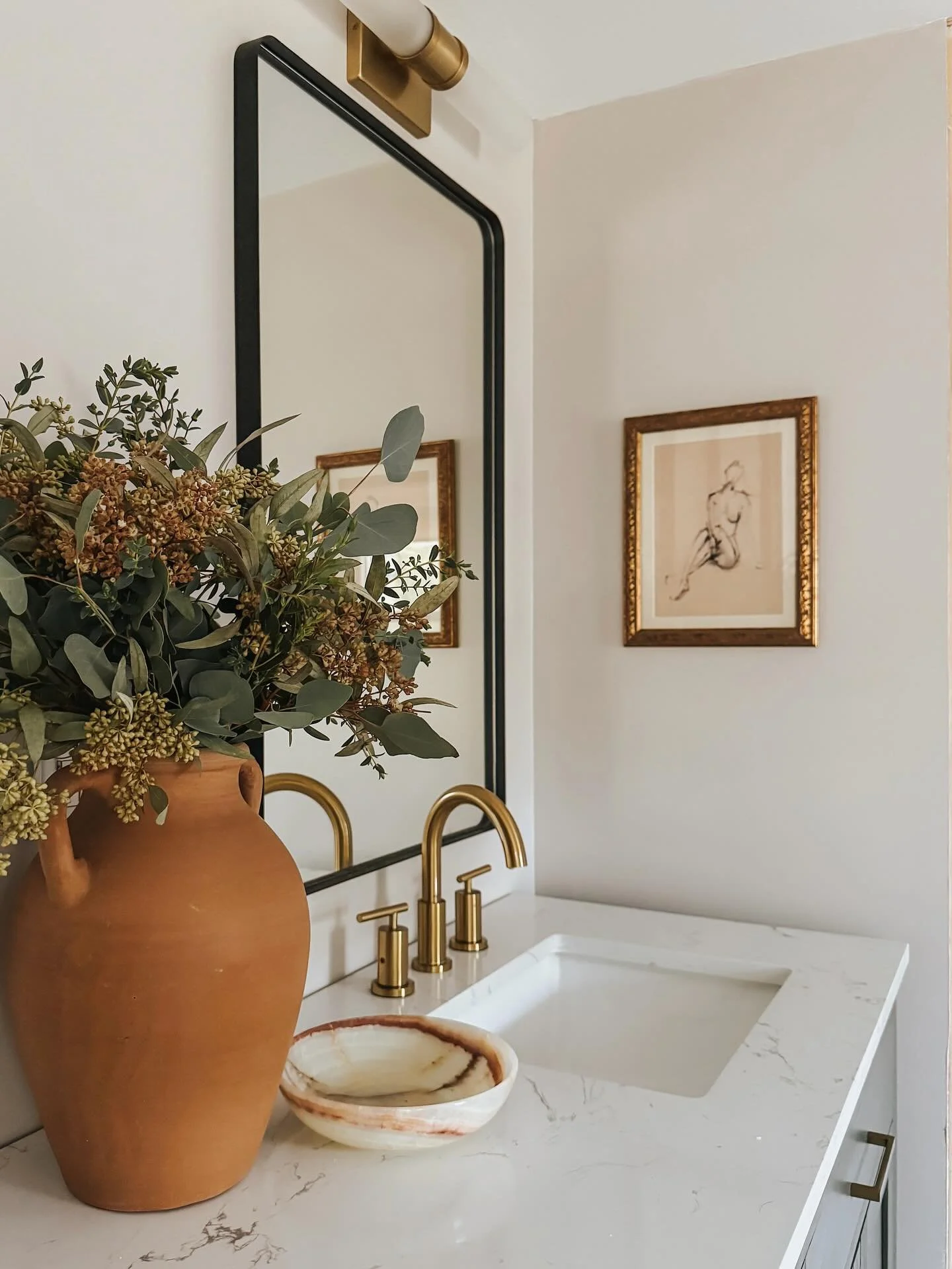A dreamy bathroom roundup, and an album I&rsquo;ve had on repeat all summer. 

1-3: #southhillhideaway 
4-5: #eastcitycape
6-7: #threewillowfarm
8: #lakeviewvilla