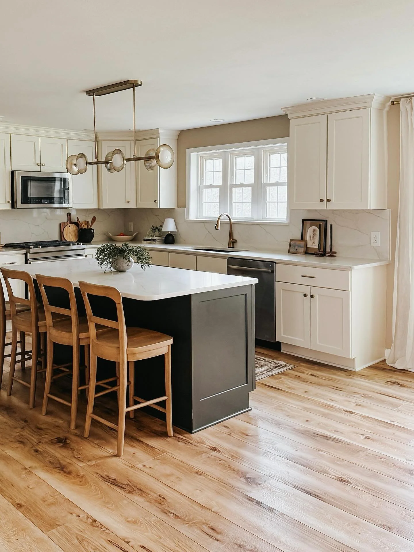 Lighting that gives main character energy.

1-2. kitchen and dining room at Modern Country Colonial 
3. dining room at East Lake MCM
4. primary bedroom at Marcellus New Classic 
5. dining book at East City Cape
6. kitchen at Westcott Artistry 
7. kit