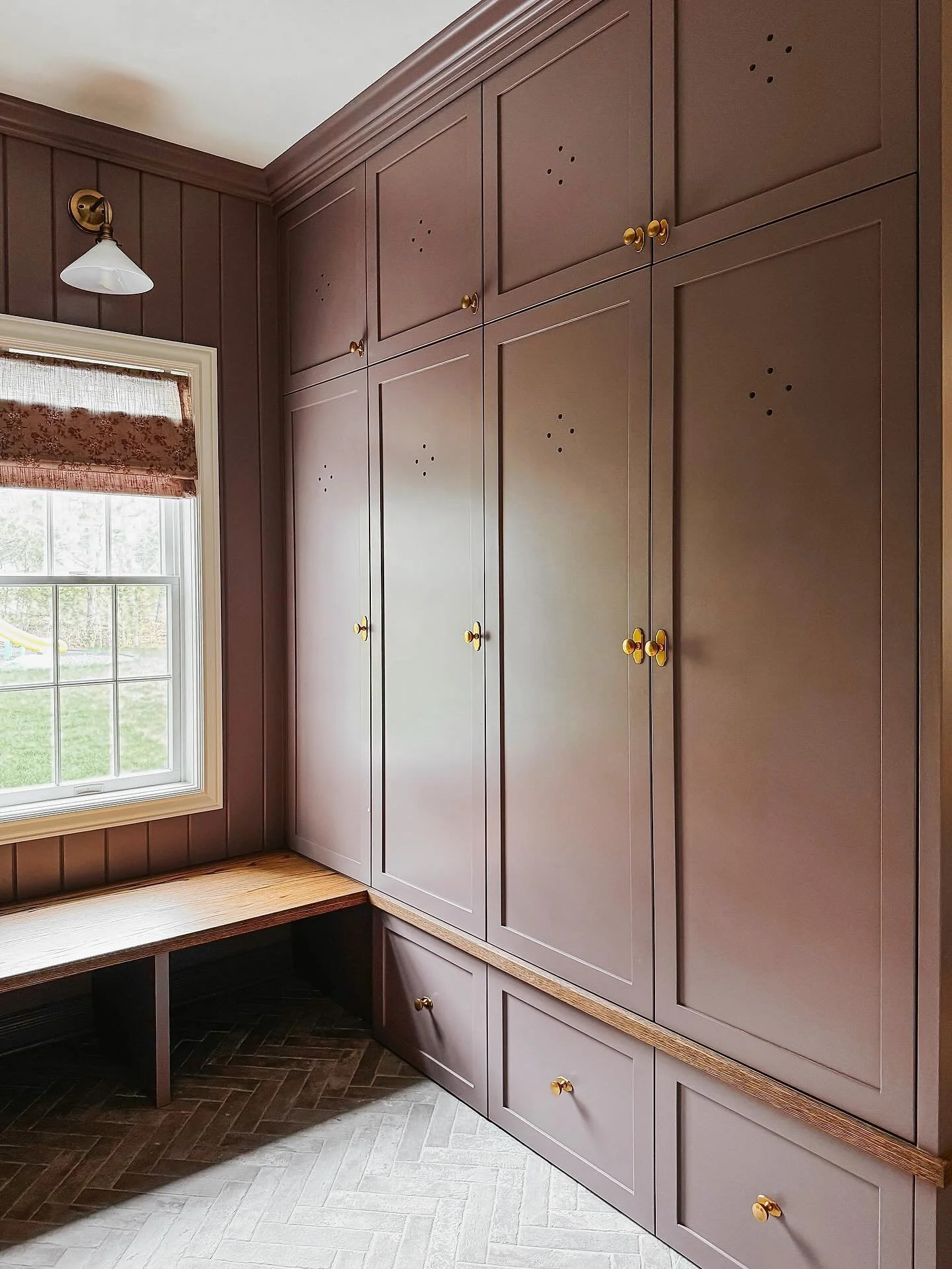 The mud room at #underwoodestate 

A complete gut renovation and redesign of this garage entry space that included relocating the existing laundry room, and reimagining what would be most functional for a family of five. Herringbone tile floors, bras