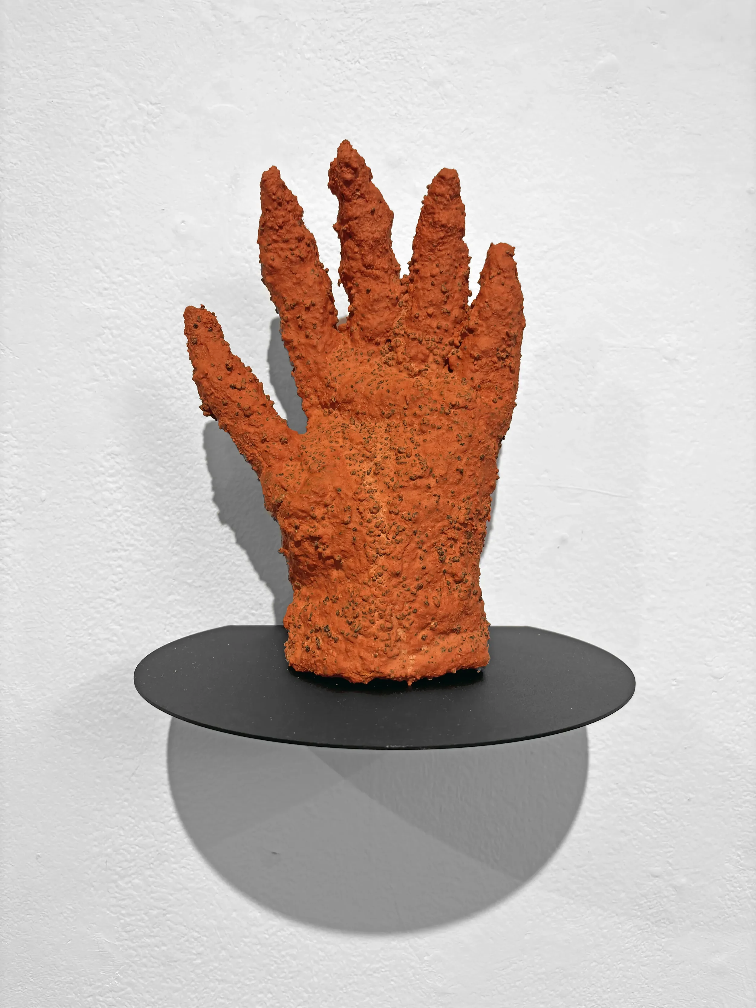 Fire Glove of Jonkering - 28 x 18 x 6 cm - assemblage with pigment, sand,
industrial gypsum