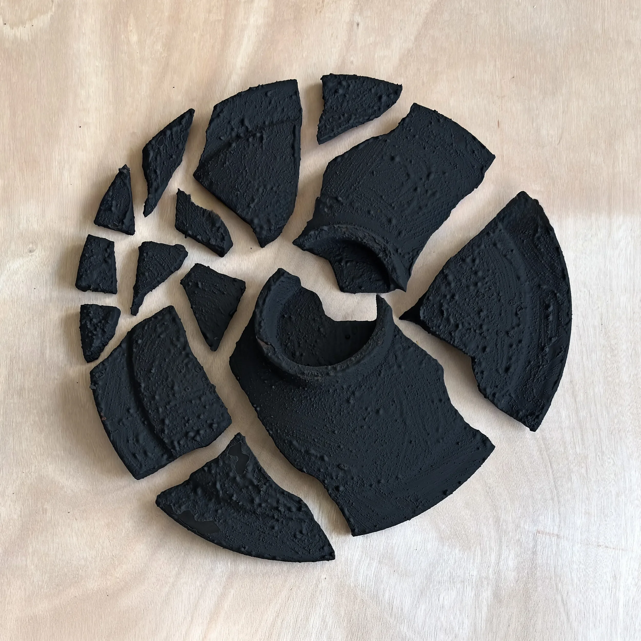 Plate of Jacobsing — Wiezewalla, 45 x 45 x 5 cm - assemblage with charcoal, sand,
industrial gypsum