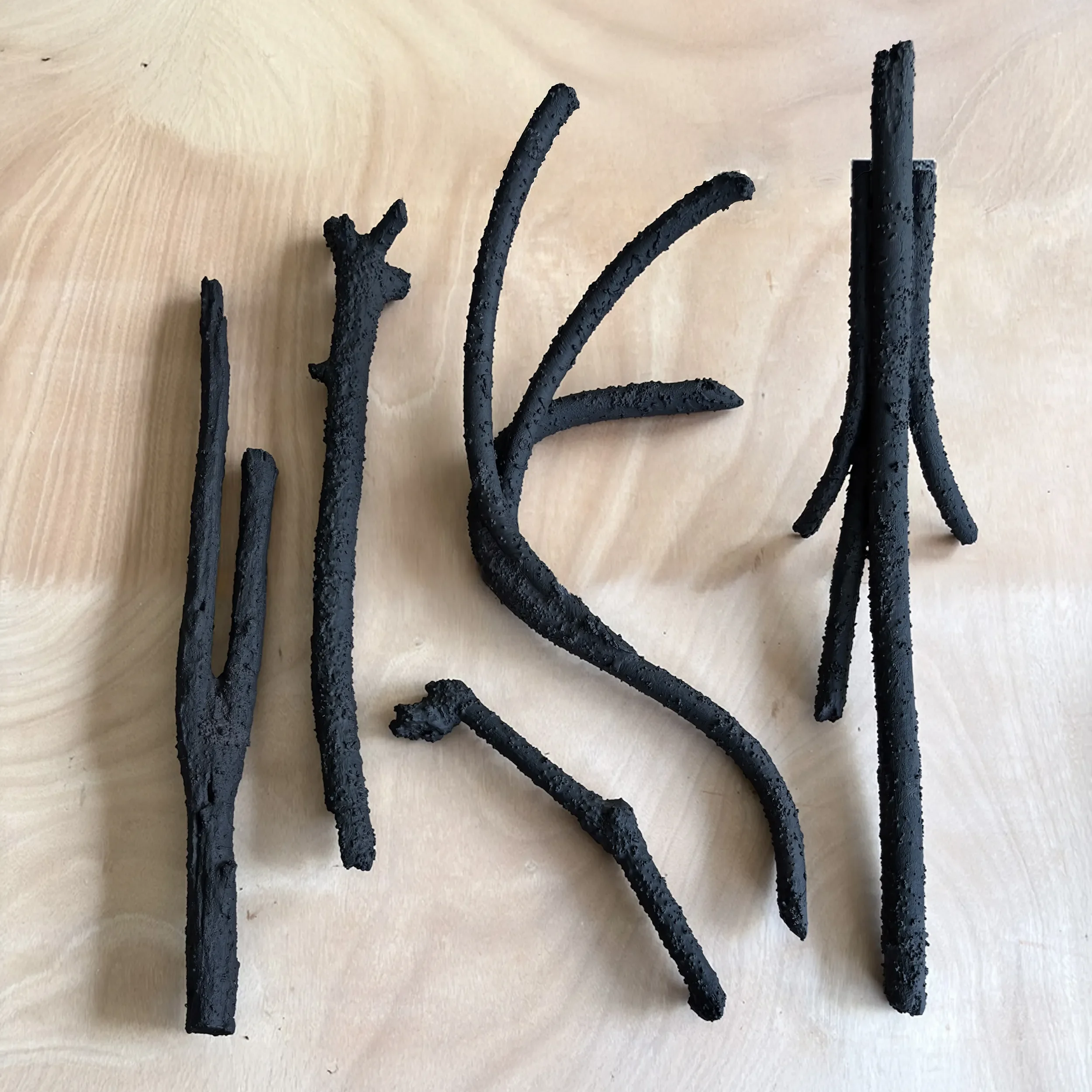 Tools of Petersoning — Olke Bolke Riebikie Stolke - 80 x 80 x 30 cm - assemblage with charcoal, sand, industrial gypsum