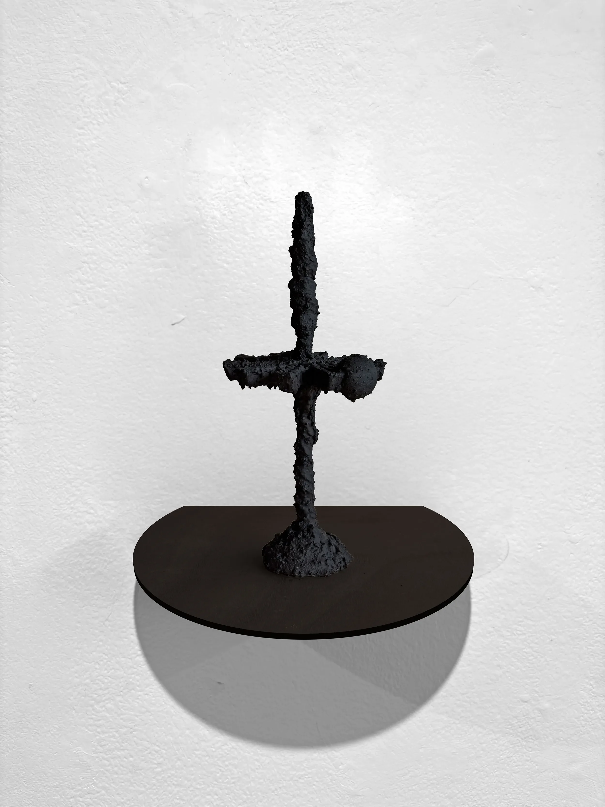 Januari Arendse Wiezewoze - 34 x 16 x 16 cm - assemblage with charcoal, sand,
industrial gypsum