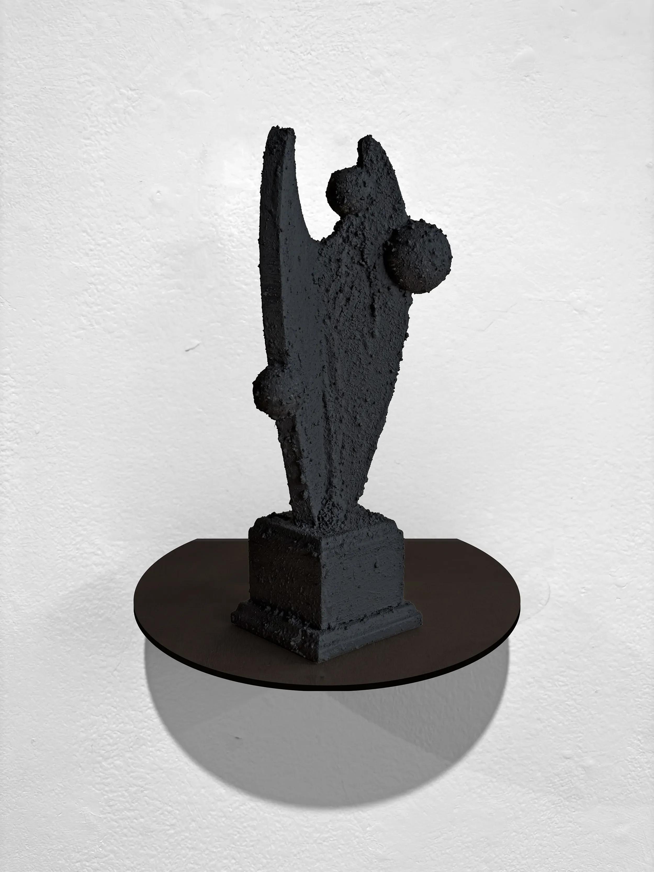 Joonejuli Arendse Wiezewoze - 40 x 20 x 12 cm - assemblage with charcoal, sand,
industrial gypsum