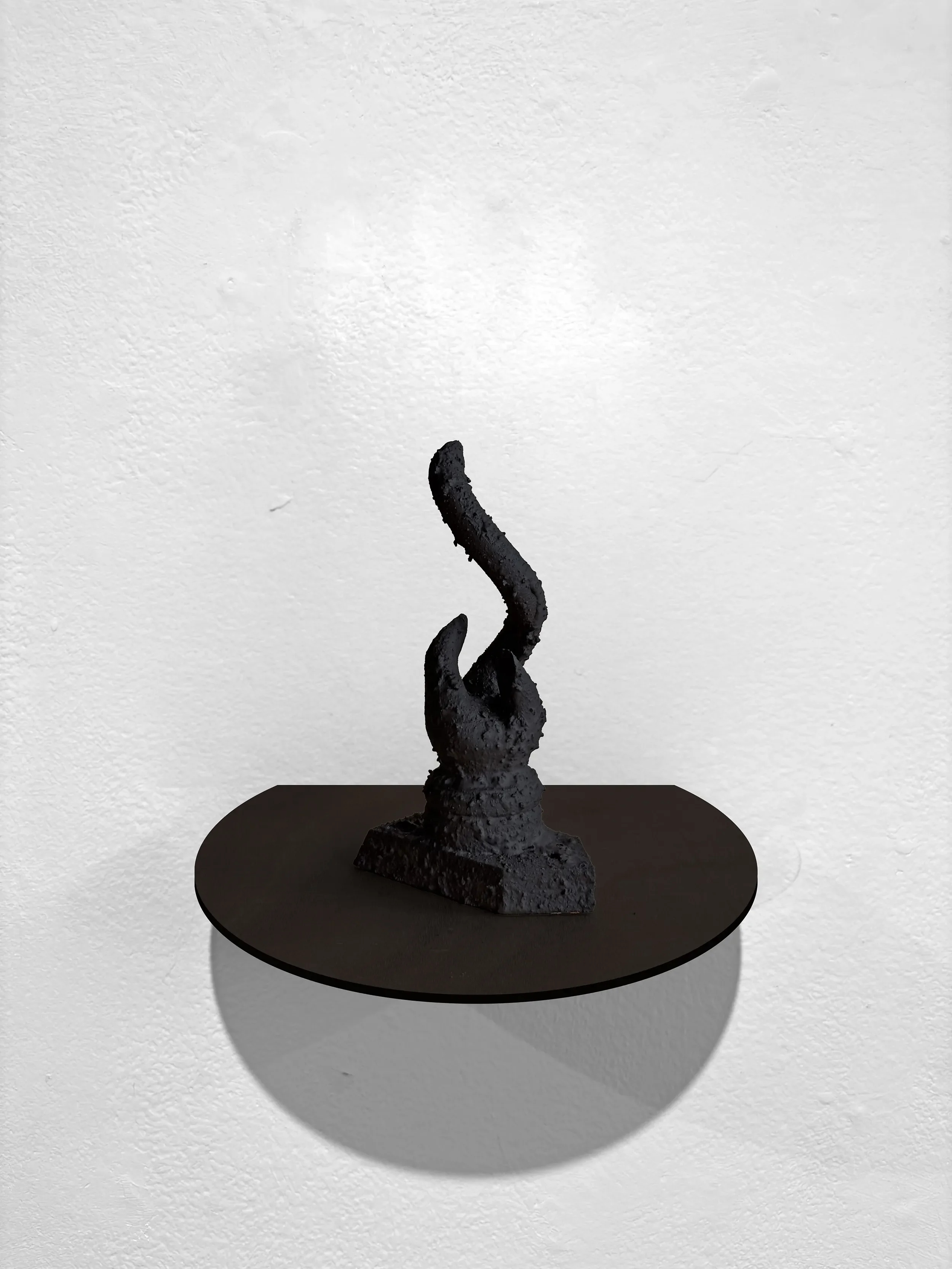 Avril Arendse Wiezewoze - 26 x 16 x 8 cm - assemblage with charcoal, sand,
industrial gypsum