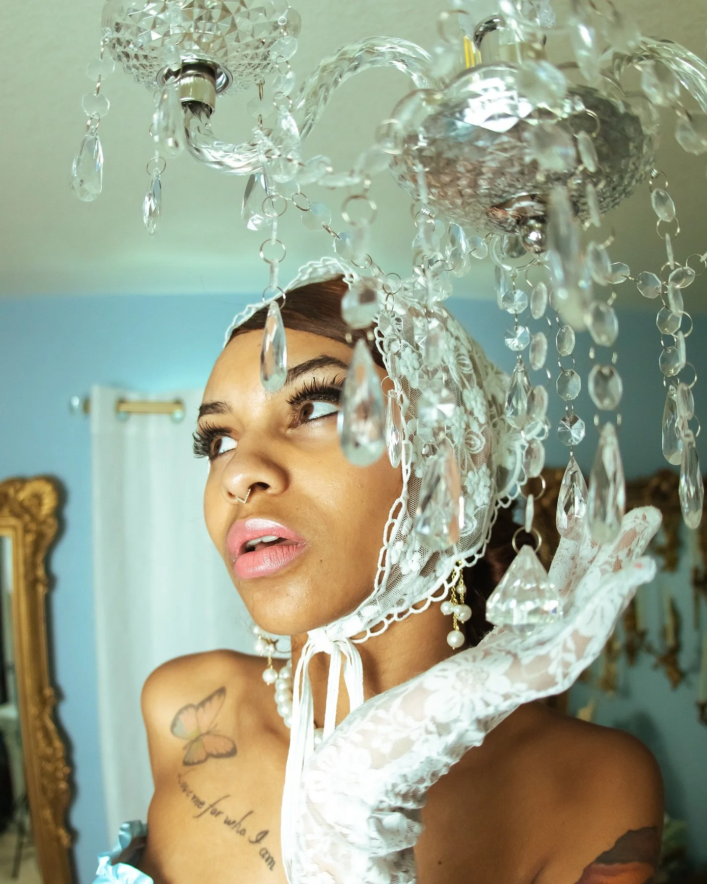 💎💍🕯️ Lens on @ni.ni.collections &amp; @aysianpersuasi0n 

Title: Poor things 🫖✨🪷🕯️ 
With @actofmusing back in August 💗

#editorial #editorialphotography #editorialphotographer #denverartist #actofmusing #denverphotographer #artofvisuals