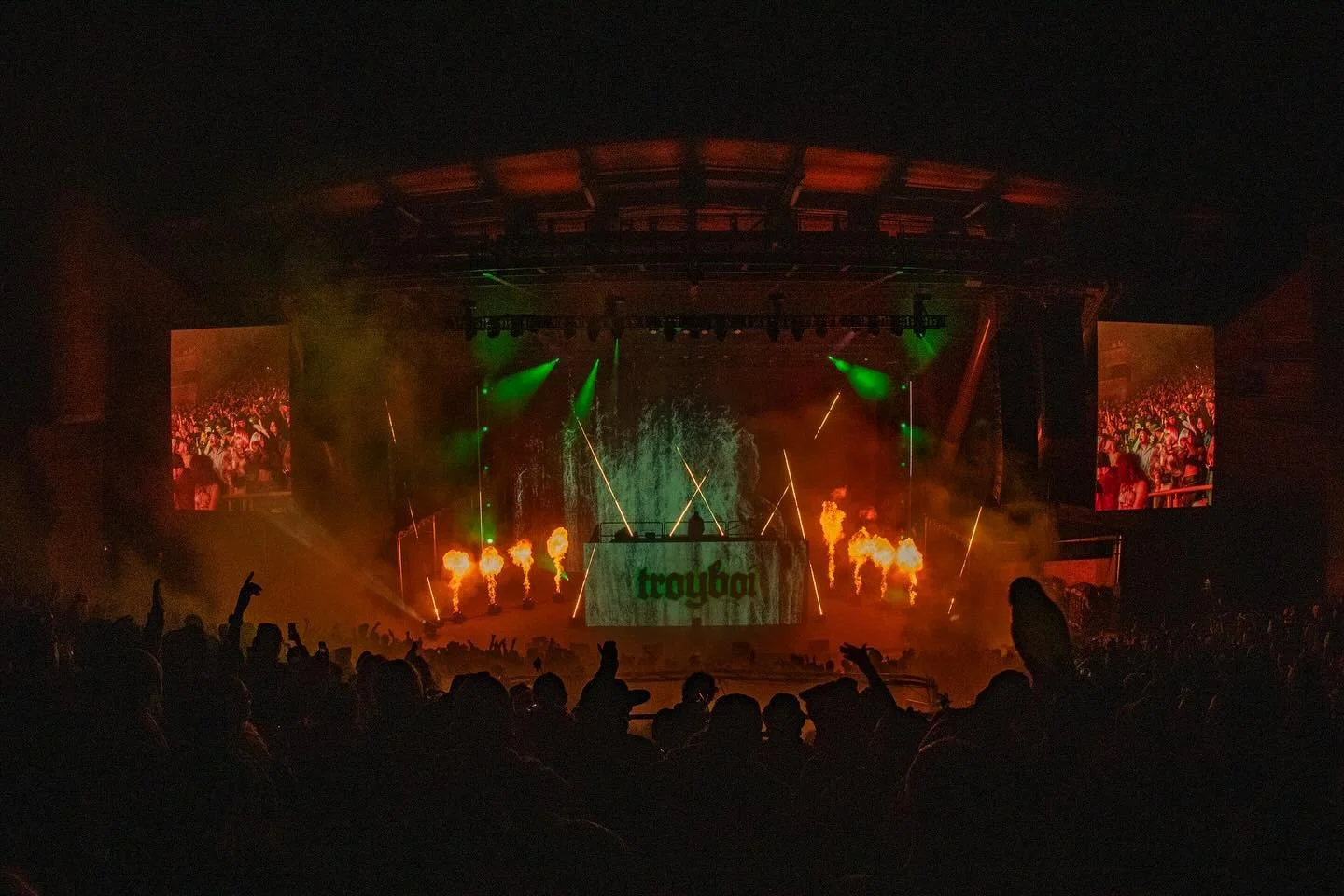 @troyboi at @redrocksco 🔥❤️&zwj;🔥 🔫🐸

this was my first time shooting pyros 🧨 and with my crop sensor camera, I think these turned out pretty good. This was the perfect show to practice because there were plenty of opportunities 🔥 grateful to c