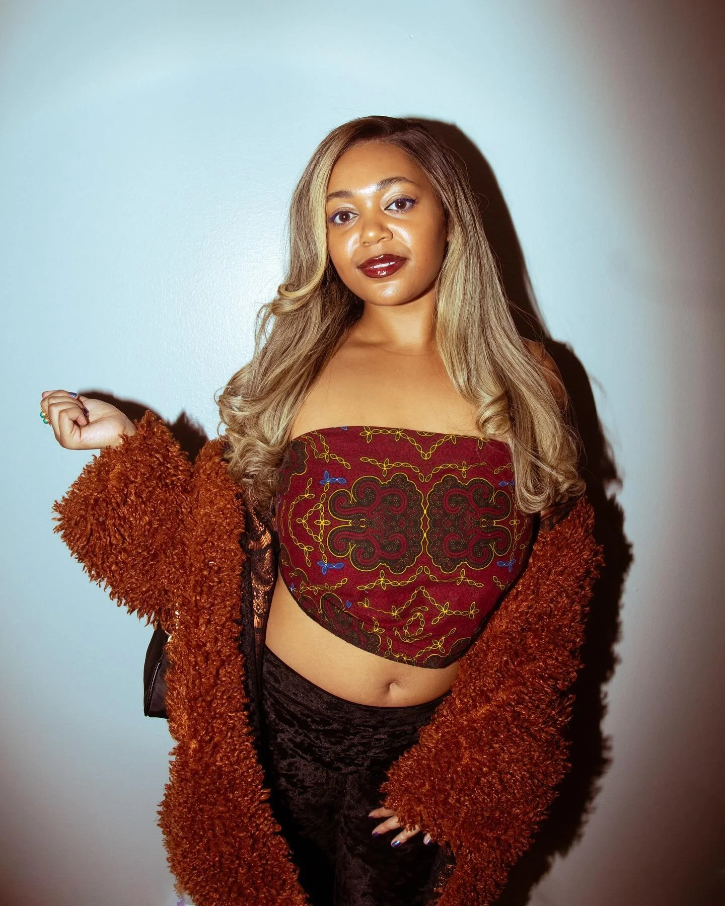She was underground, original, pure, untampered, a down sista

Stepping fully into my power and purpose this season. My higher self put me on. 

New portraits taken in my living room by @nickrestorres edits by me @sierrascreativelife 🤎🍷

Portrait s
