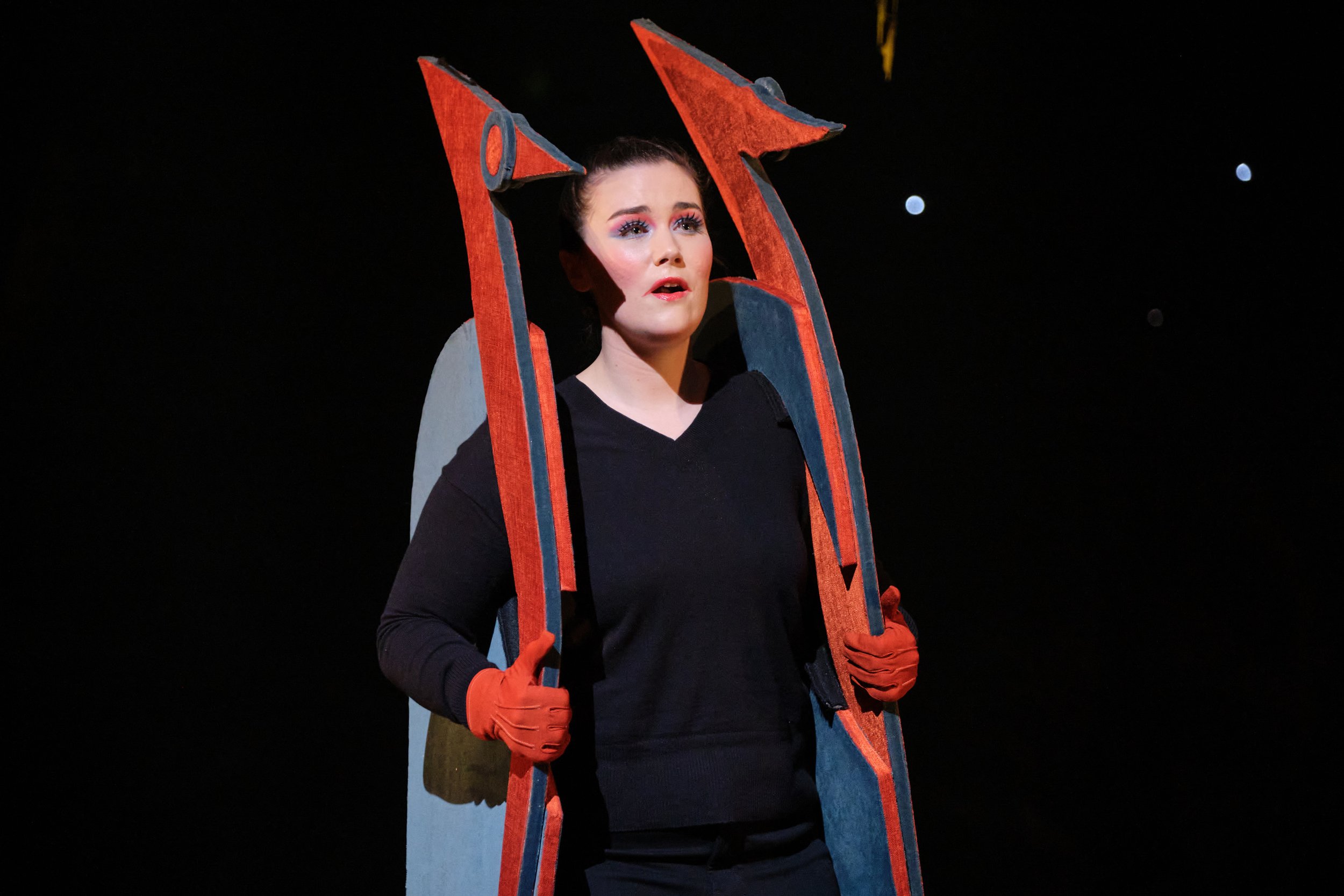 Rossignol in L'enfant et les sortilèges at the Opéra de Montréal © Vivien Gaumand