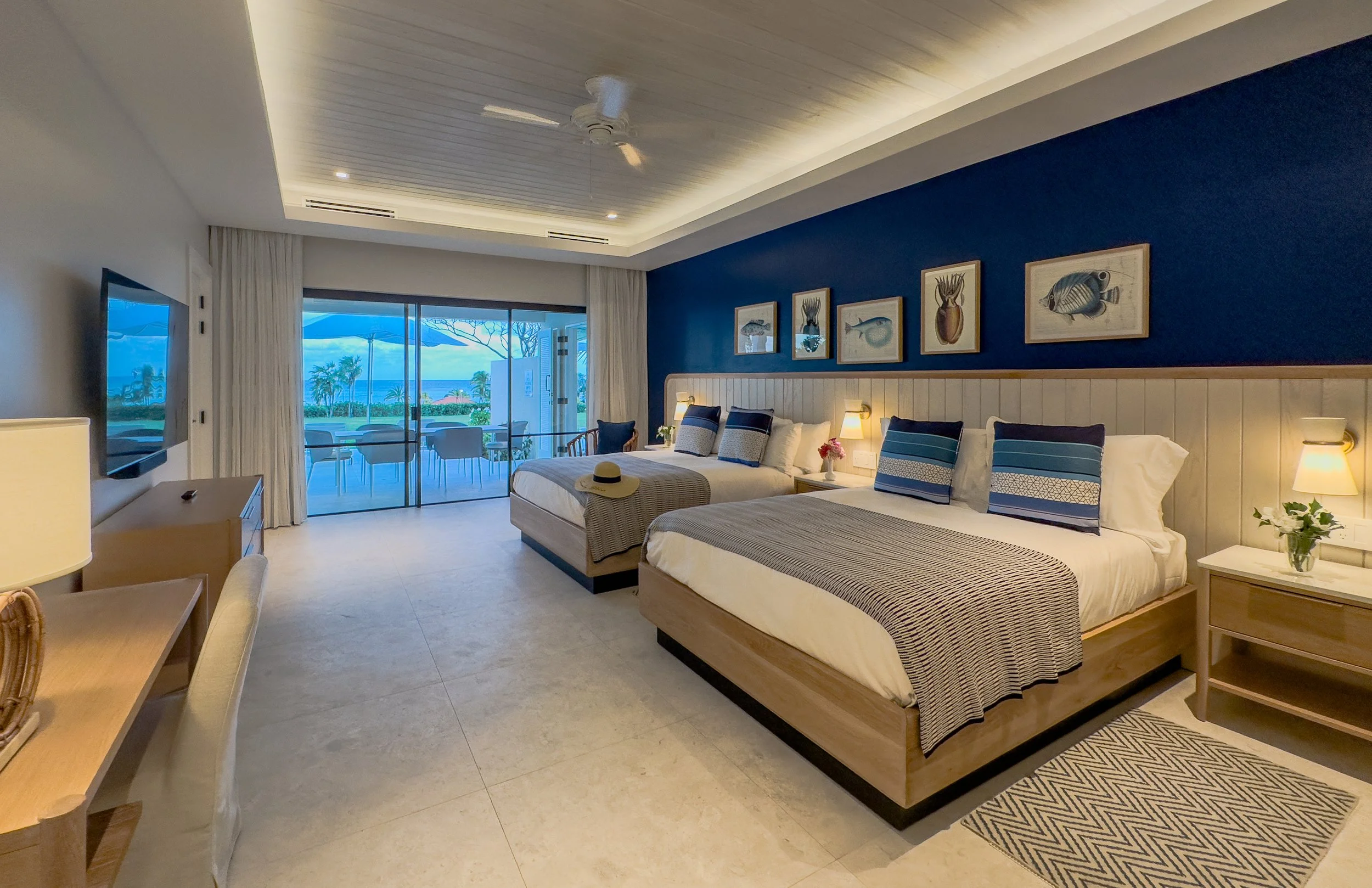 INT49-JBROC-OVS-BedSuite8Guest-2212JMR40258.jpg