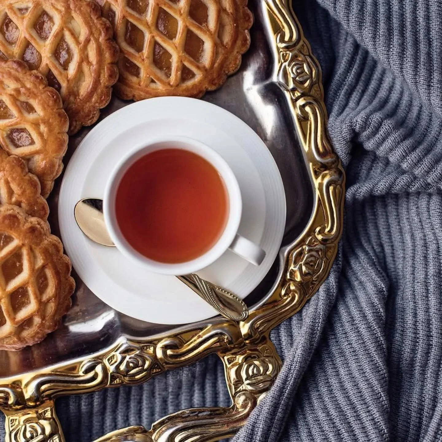 Is it Cha or Tea? China uses the same written language across its vast empire, however many dialects and spoken forms of the language are used throughout. The pronunciation is Cha, however different dialects have a variation in pronunciation. 

The D