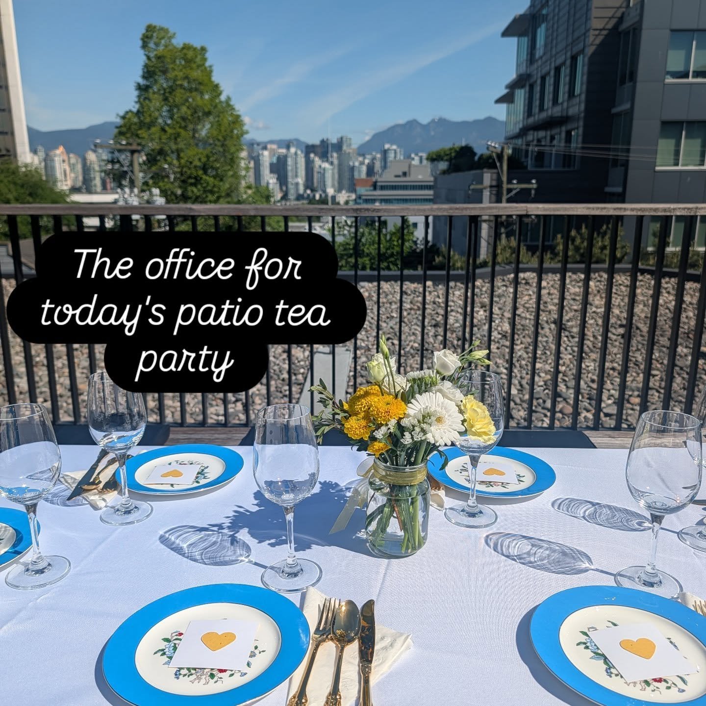 Today we have the privilege of hosting an afternoon tea party at @cancersociety in Vancouver, with this stunning view, serving up some delicious lemon ice tea. 

#afternoonteacateringvancouver #highteacateringvancouver #highteavancouver #afternoontea