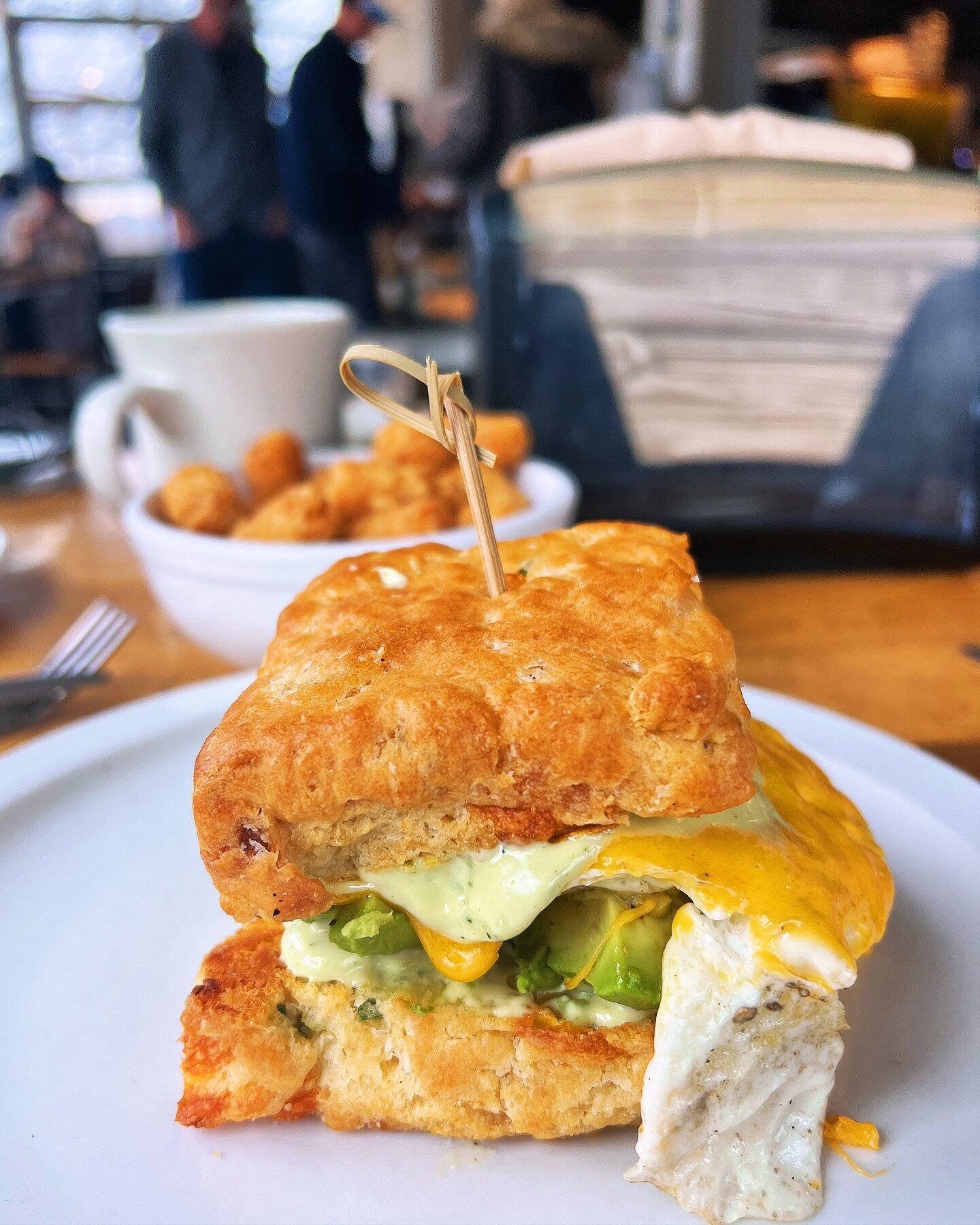 DINE // Enjoyed this delicious breakfast spot in #Asheville this am @alldaydarlingasheville ~ latte + egg, cheese + avocado biscuit before heading back to Raleigh.
 #avleats #ashevillebreakfast #visitasheville #birthdayweekend #alldaydarling