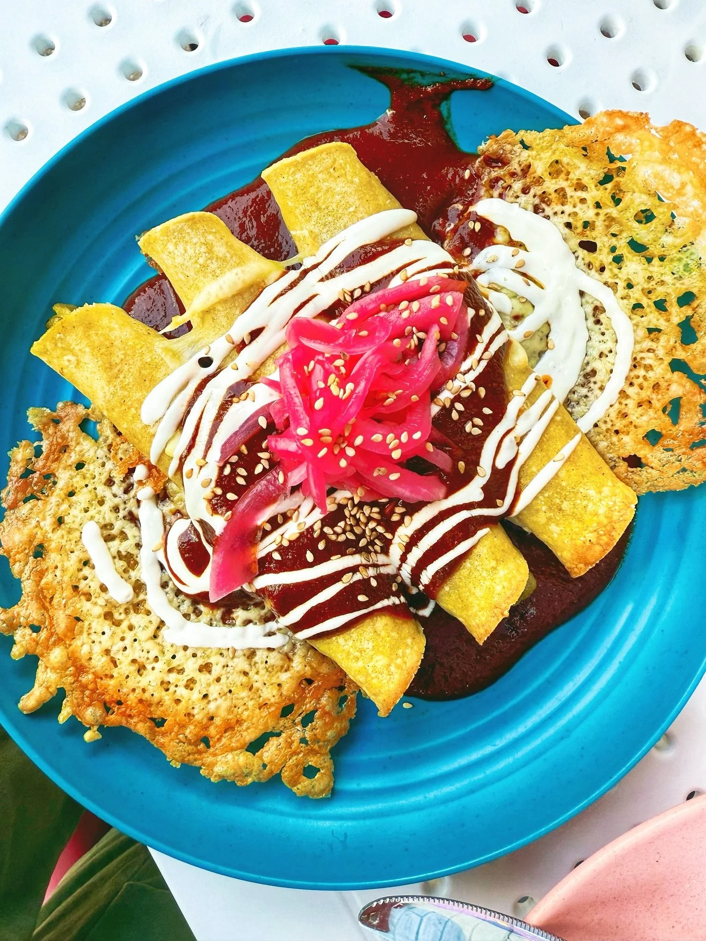DINE // the most colorful + delicious meal this weekend @malapata.molino ~ cool temps and relaxing outdoor seating in front of @peyote.minibar since the temps were bearable! SO good! Have you been yet?