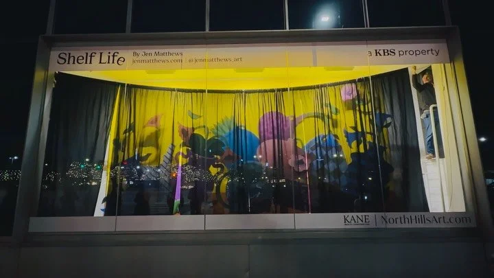 ART // I always love a good Raleigh art installation and it was fun to see the big reveal of this talented artist @jenmatthews_art at The Art Box on Six Forks @visitnorthhills @kanerealtycorp_  last night! Look for it on your next drive through North