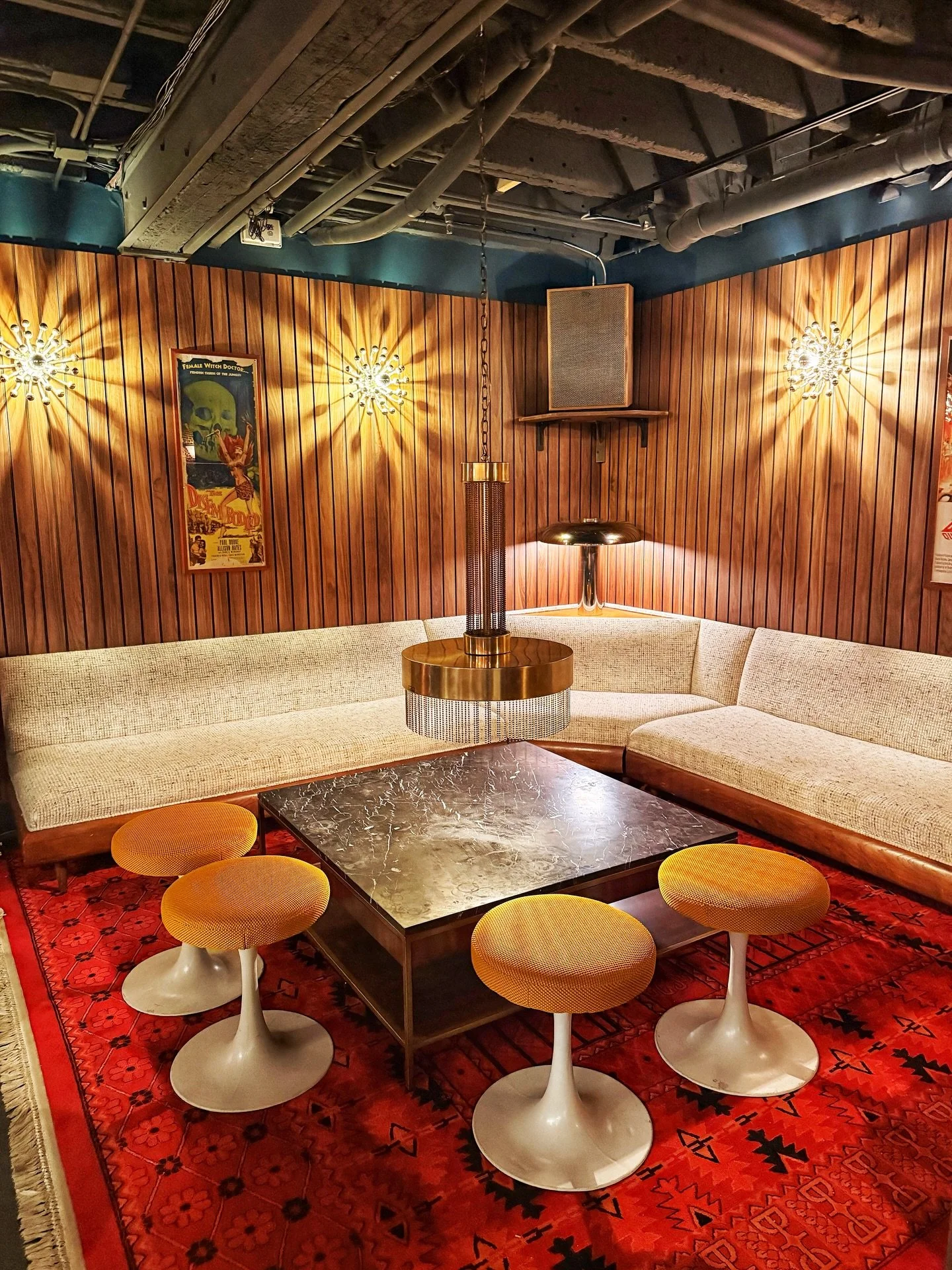 DRINK // Nothing gets me like a mid century cocktail and vinyl lounge. Loving all the cool vibes that can be found @rosebudraleigh in downtown Raleigh 103 E Martin Street.