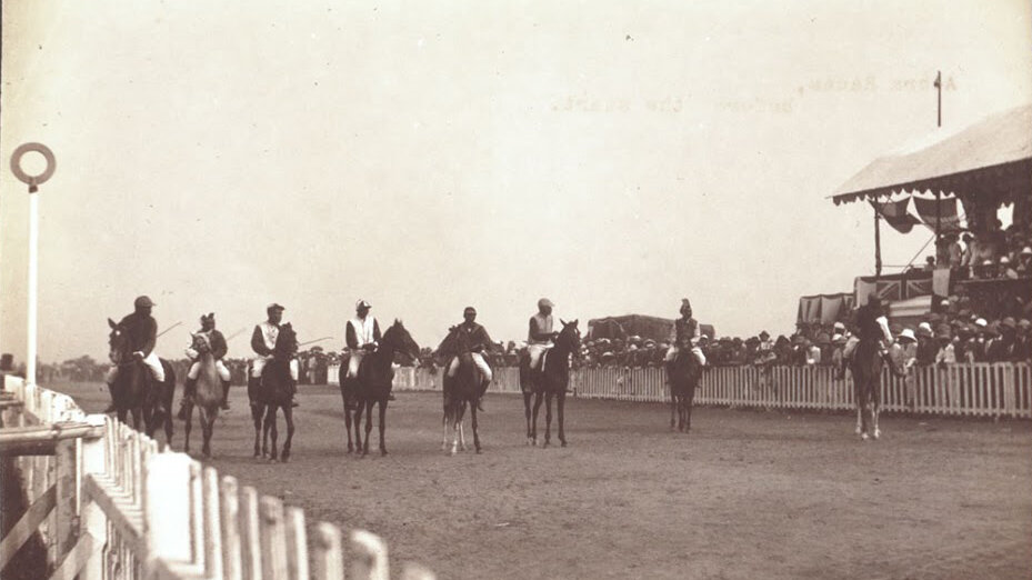 Accra races, before the start 1913 edited.jpg