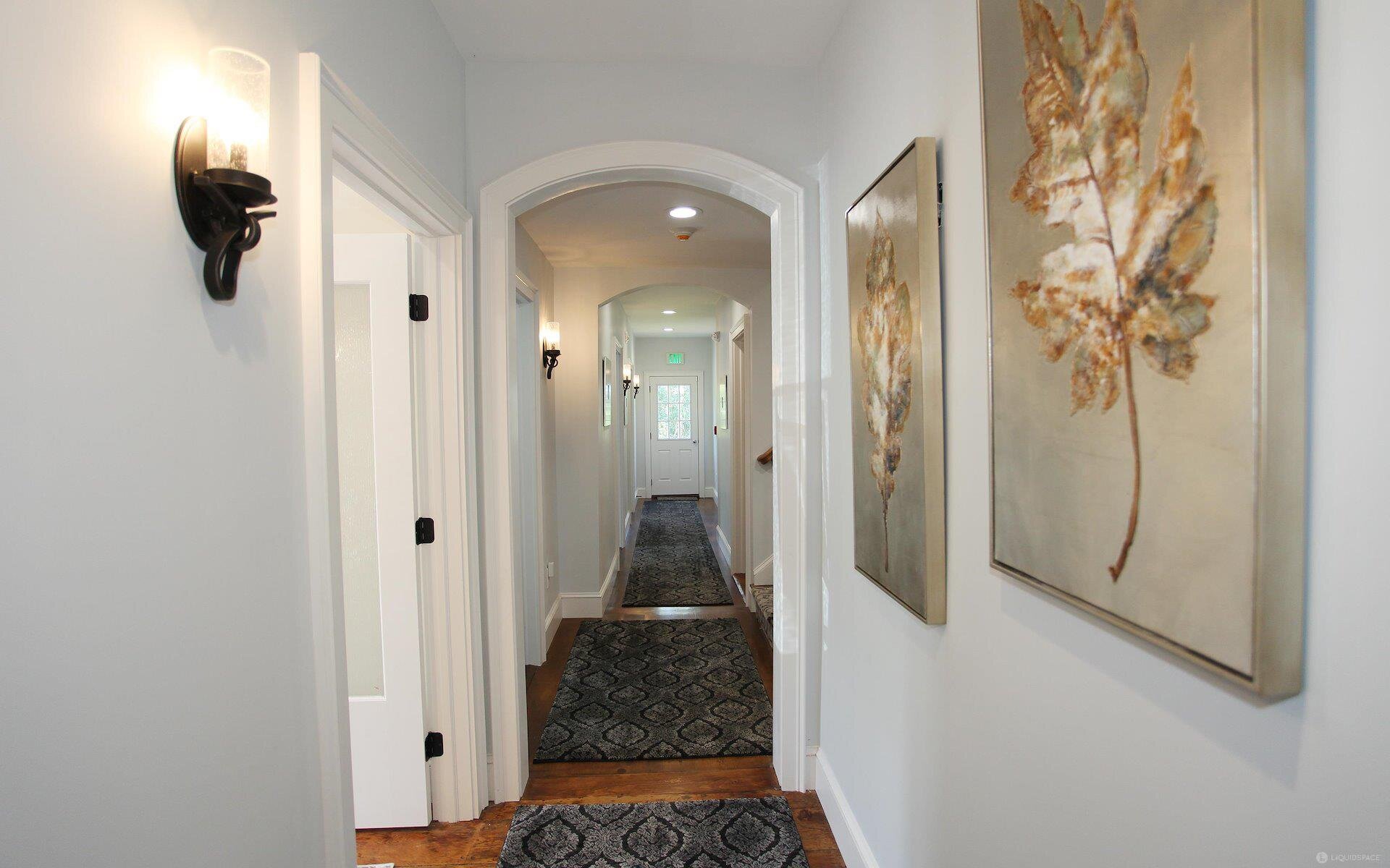 Hallway 2.jpg