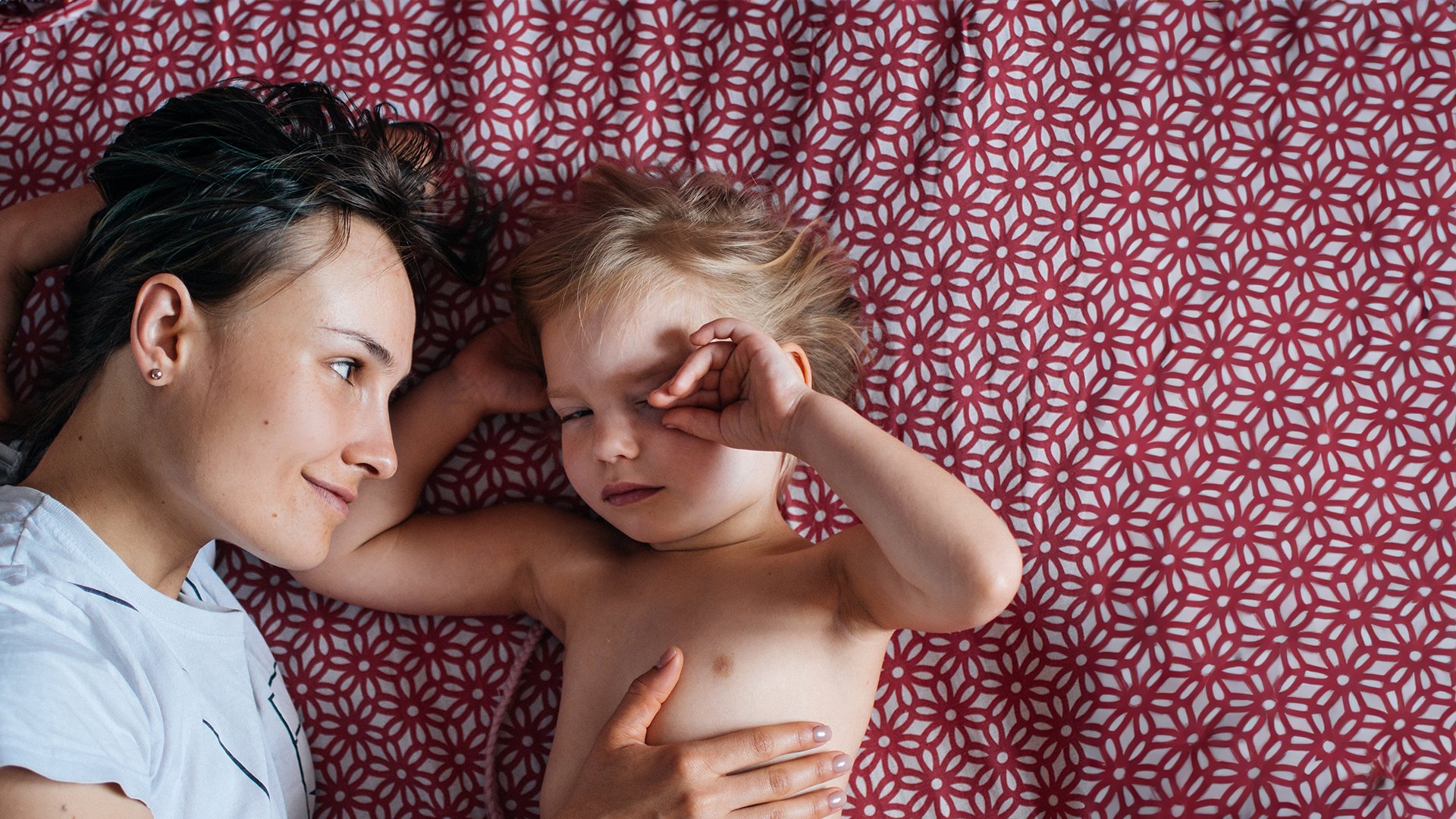 mom-wakes-up-her-daughter-from-sleep-in-the-mornin-2023-11-27-05-08-02-utc.jpg
