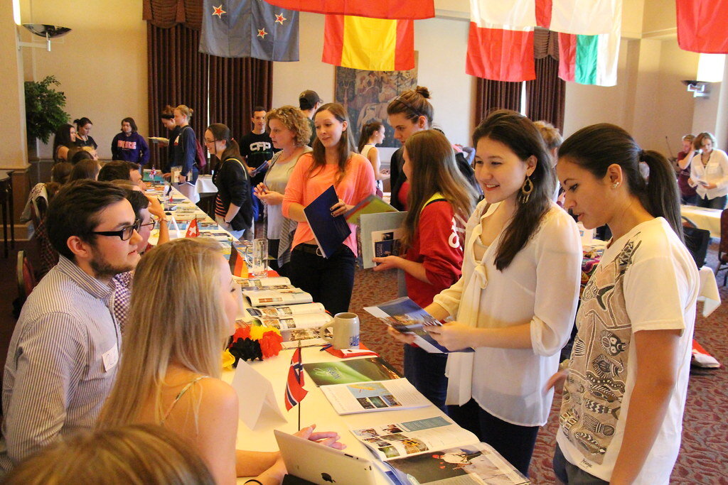 Opinion | The study abroad dilemma: twin sisters discuss their differences
