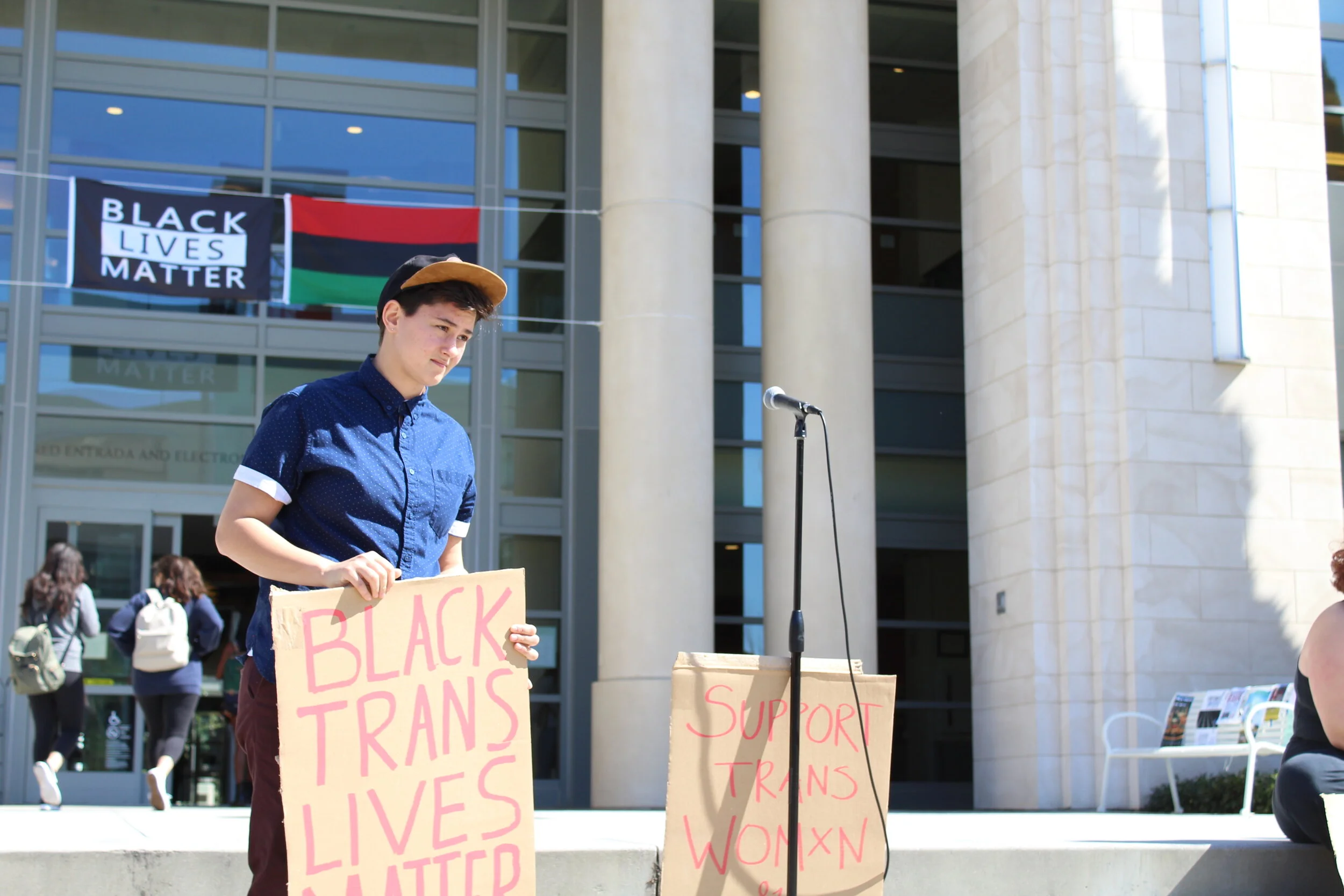 Students gather in Piazza to rally for transgender, non-conforming rights