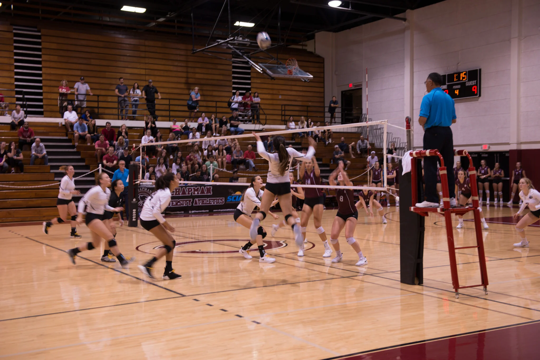 Women’s volleyball keeps winning streak alive