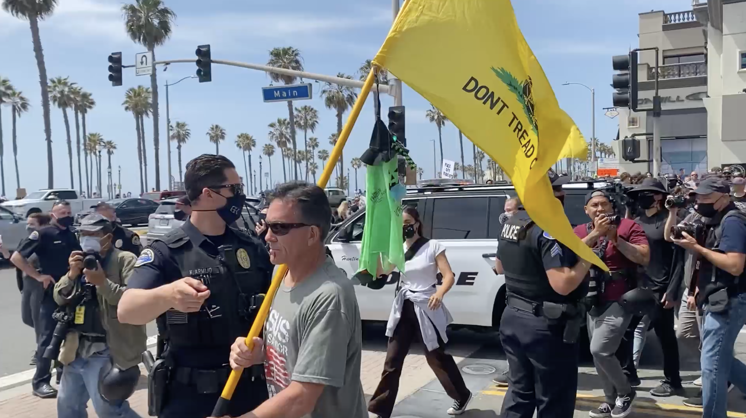 Video | Downtown Huntington Beach sees clash between protesters